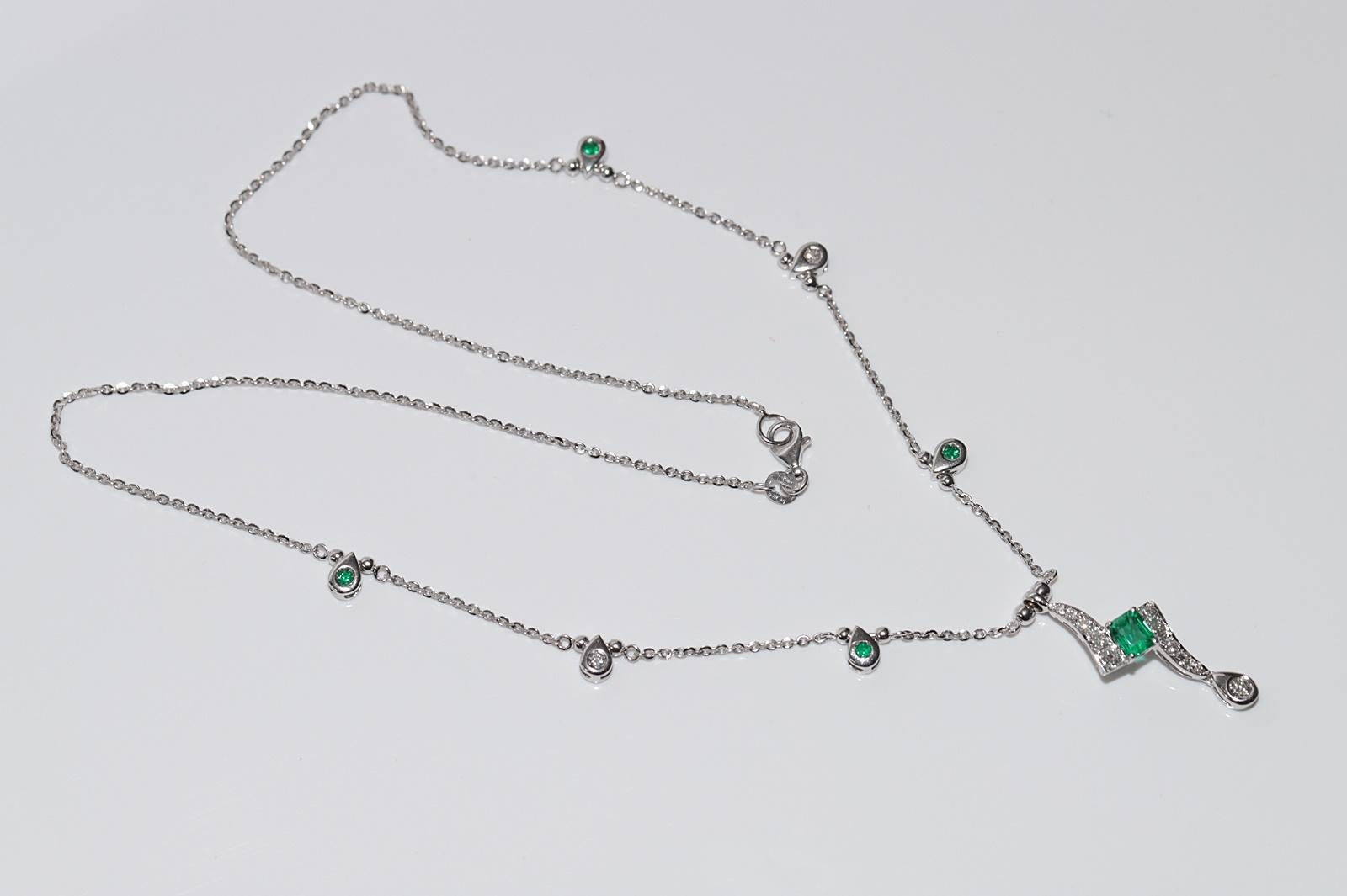 Vintage 1990er Jahre 18 Karat Gold Natürlicher Diamant und Smaragd Dekorierte Halskette im Angebot 7