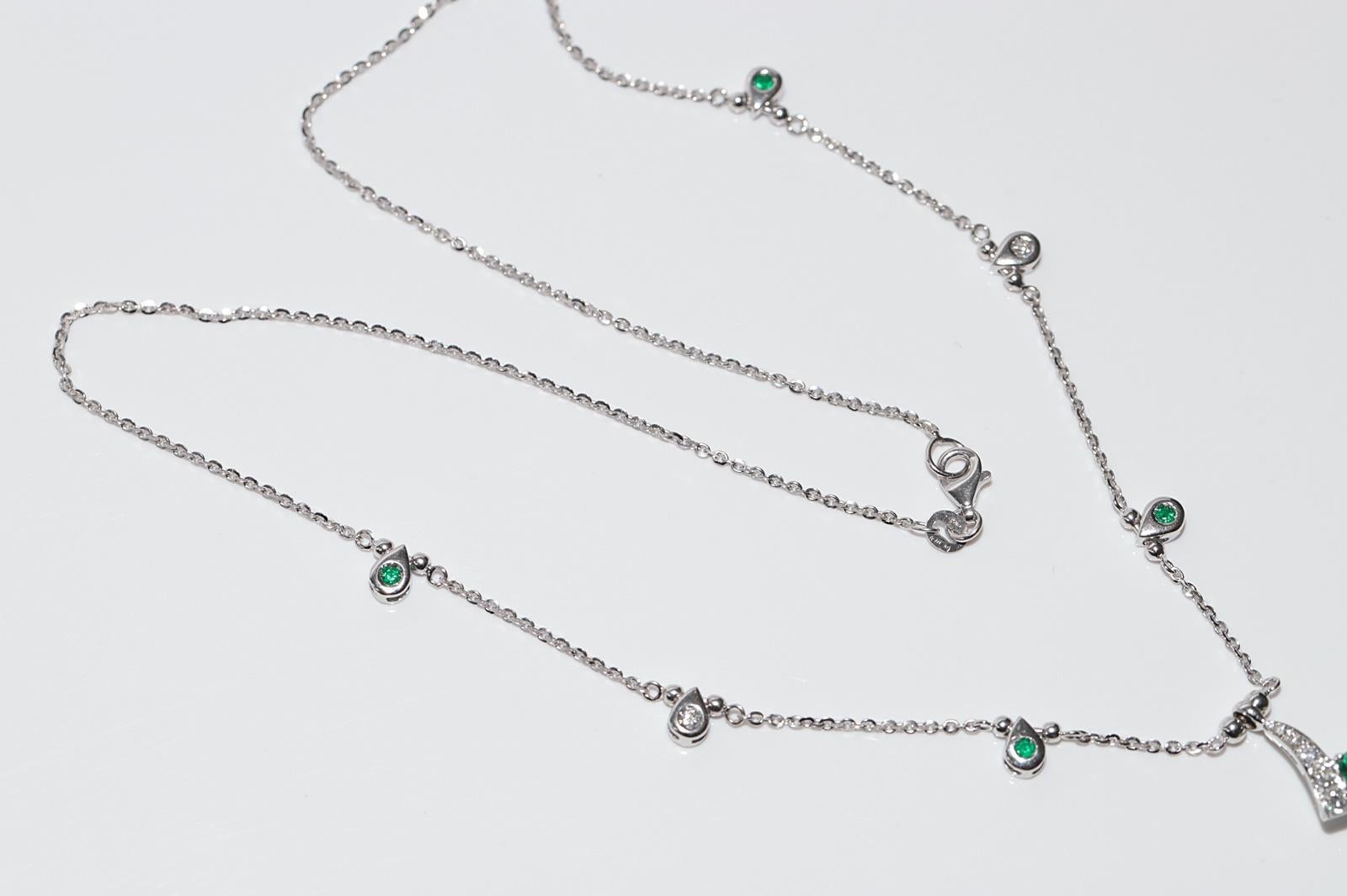 Vintage 1990er Jahre 18 Karat Gold Natürlicher Diamant und Smaragd Dekorierte Halskette im Angebot 8
