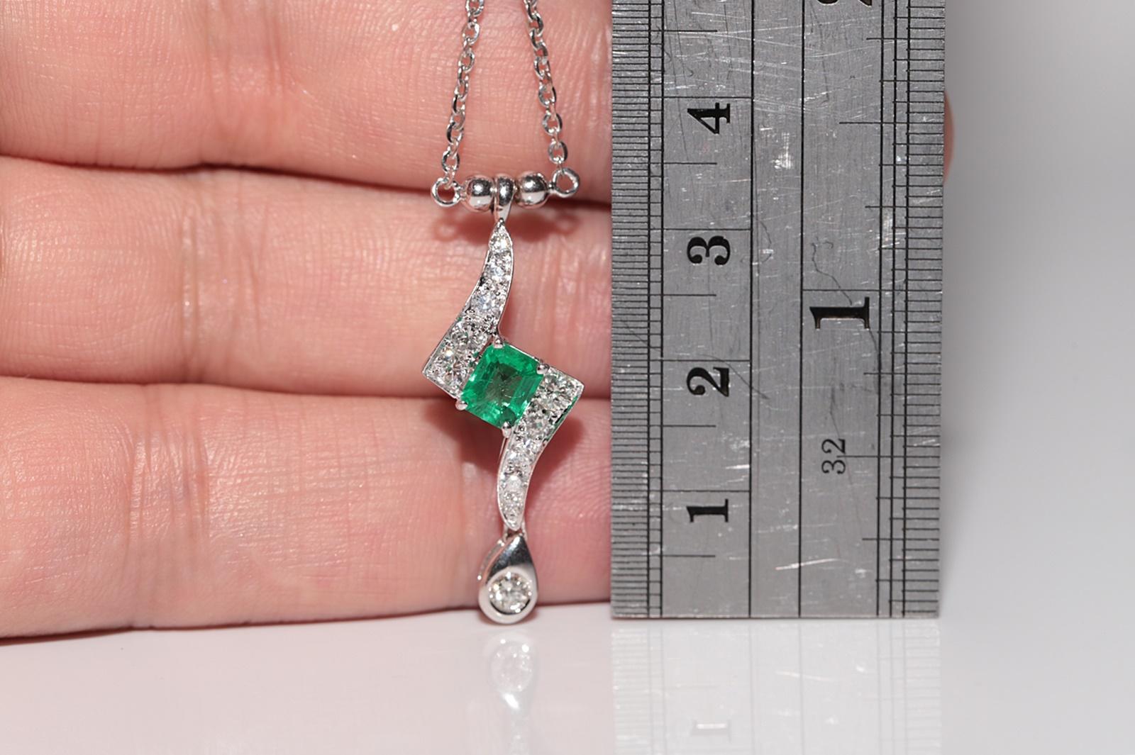 Vintage 1990er Jahre 18 Karat Gold Natürlicher Diamant und Smaragd Dekorierte Halskette im Angebot 12