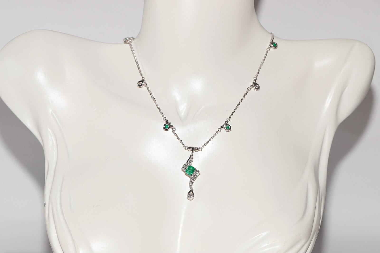 Vintage 1990er Jahre 18 Karat Gold Natürlicher Diamant und Smaragd Dekorierte Halskette (Retro) im Angebot