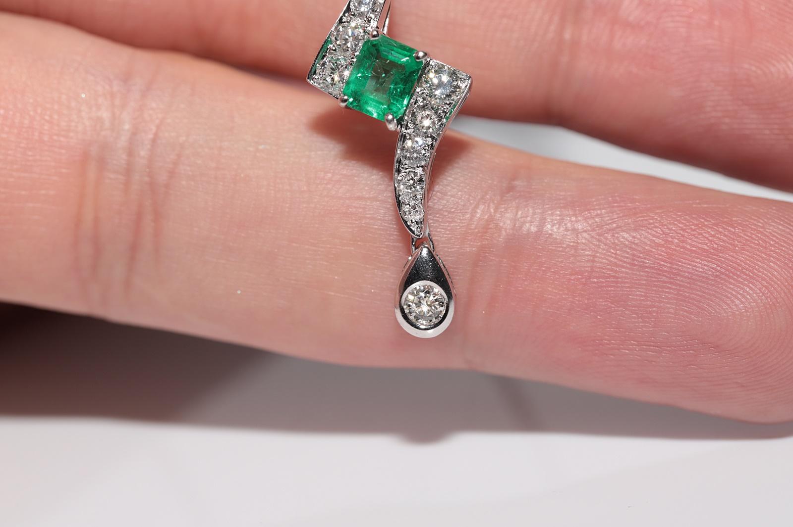 Vintage 1990er Jahre 18 Karat Gold Natürlicher Diamant und Smaragd Dekorierte Halskette im Angebot 1
