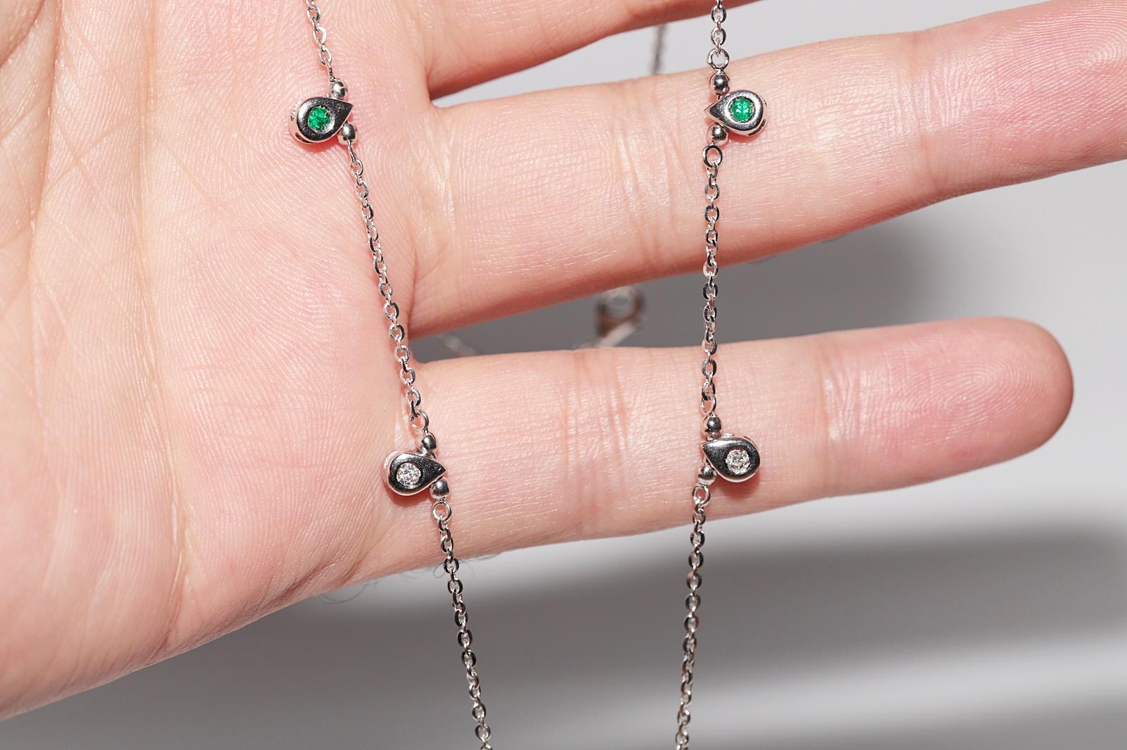 Vintage 1990er Jahre 18 Karat Gold Natürlicher Diamant und Smaragd Dekorierte Halskette im Angebot 3