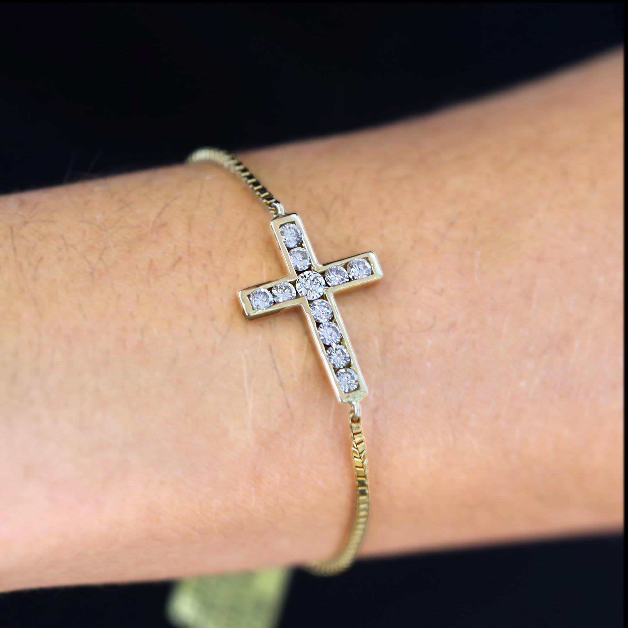 Taille brillant Vintage 1990 3/4 Carat Diamond 14k Gold Cross Bracelet en vente