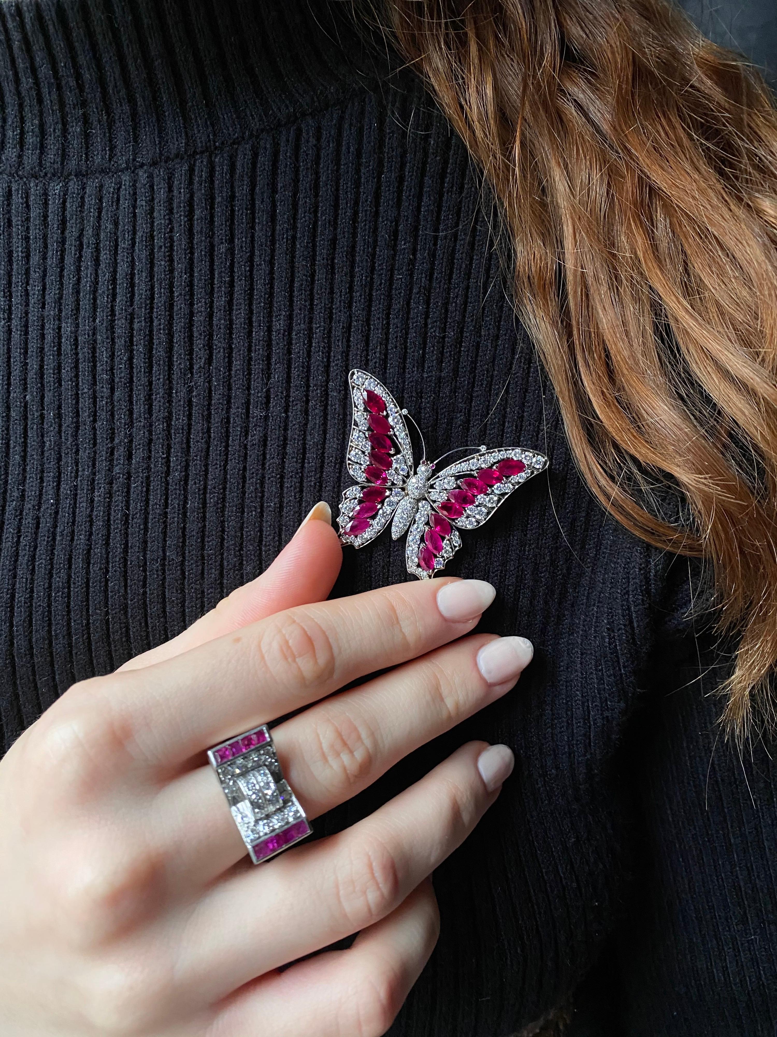 Vintage 1990s 6.7 Carat Burmese Ruby 4.0 Carat Diamond Butterfly Brooch Platinum In Good Condition For Sale In Lisbon, PT