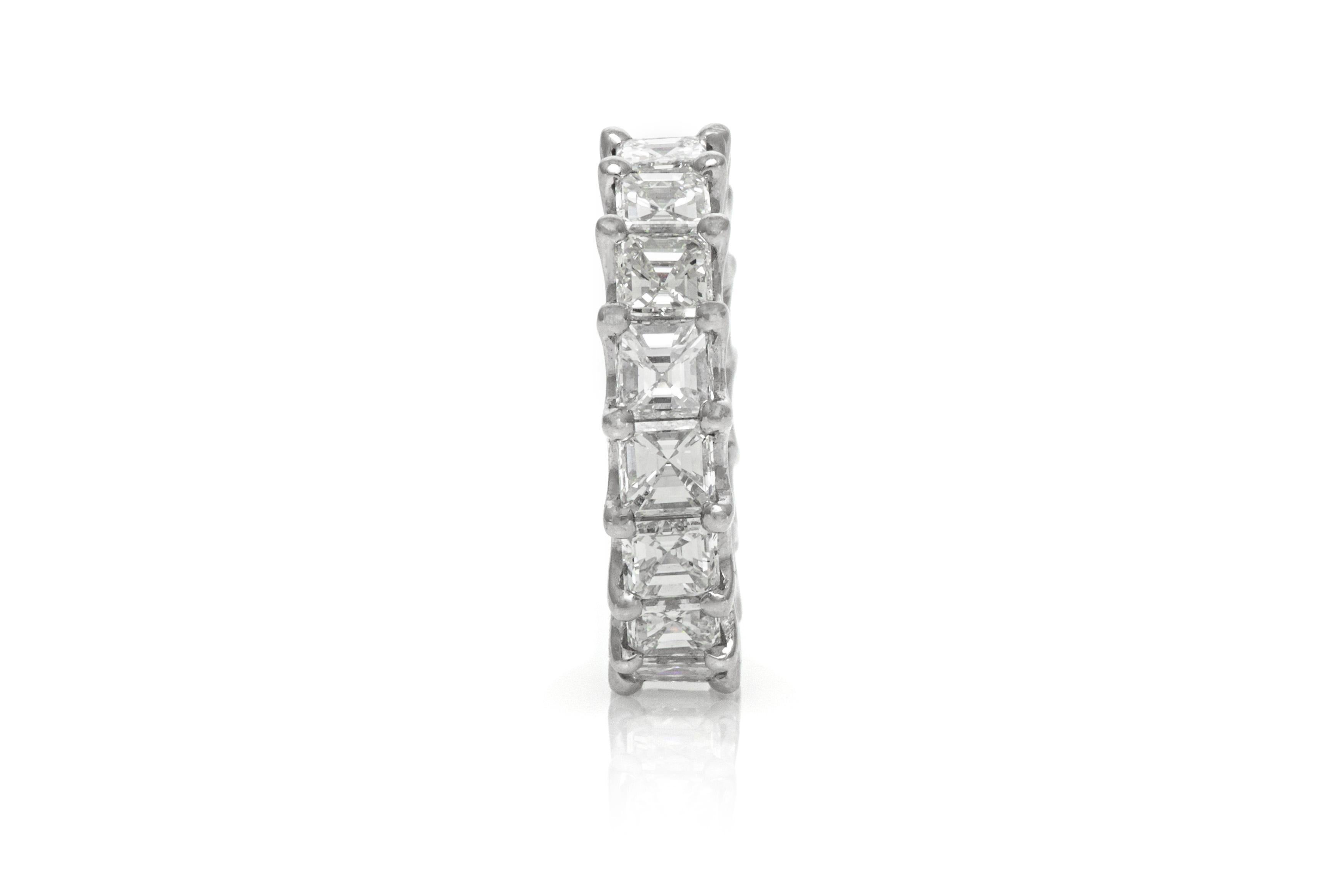 Vintage 1990 7.09 Carat Asscher Cut Diamonds Eternity Band Bon état - En vente à New York, NY