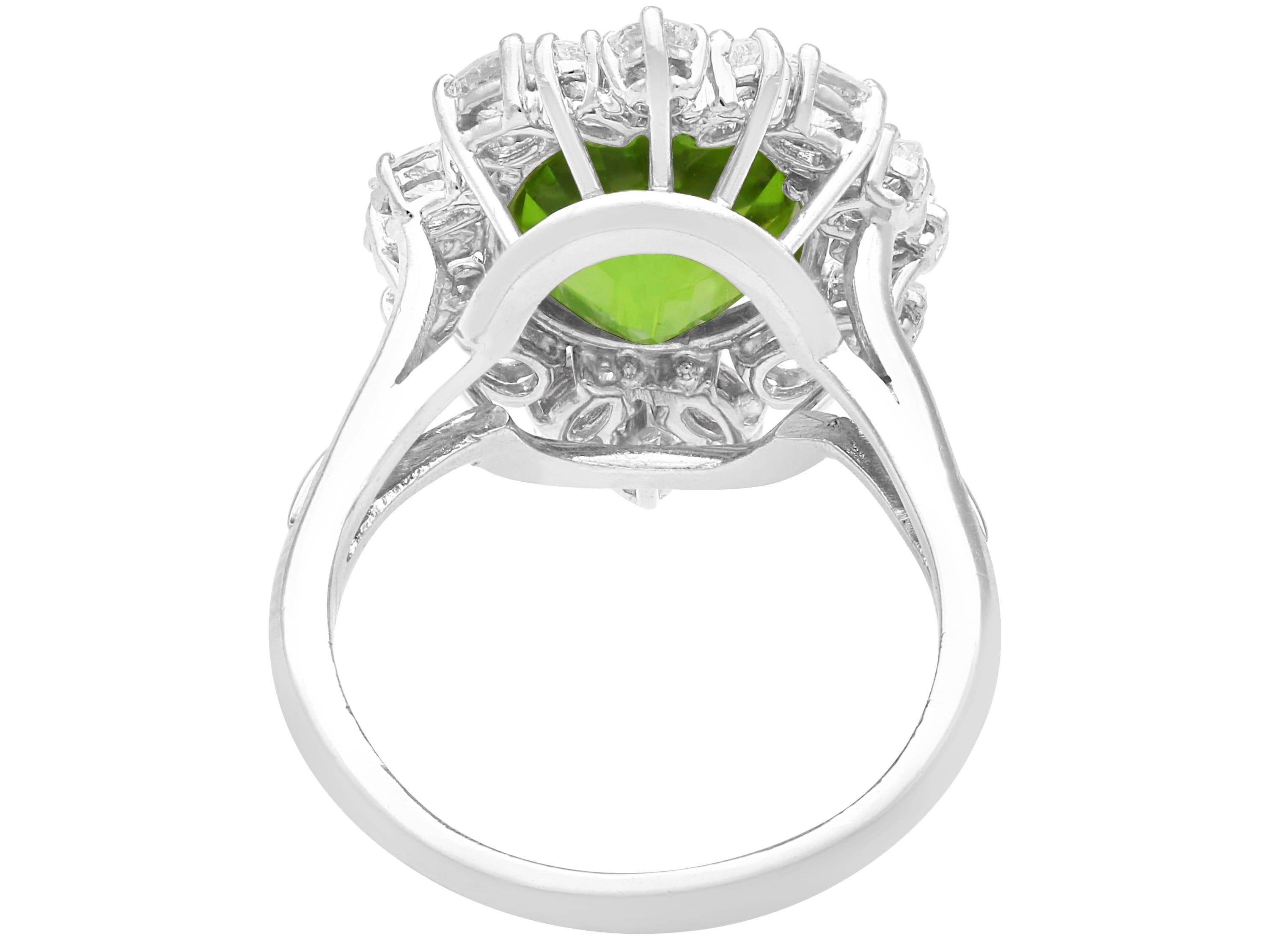 Vintage 1990s 7.20ct Peridot and 2.35ct Diamond, Platinum Dress Ring In Excellent Condition For Sale In Jesmond, Newcastle Upon Tyne