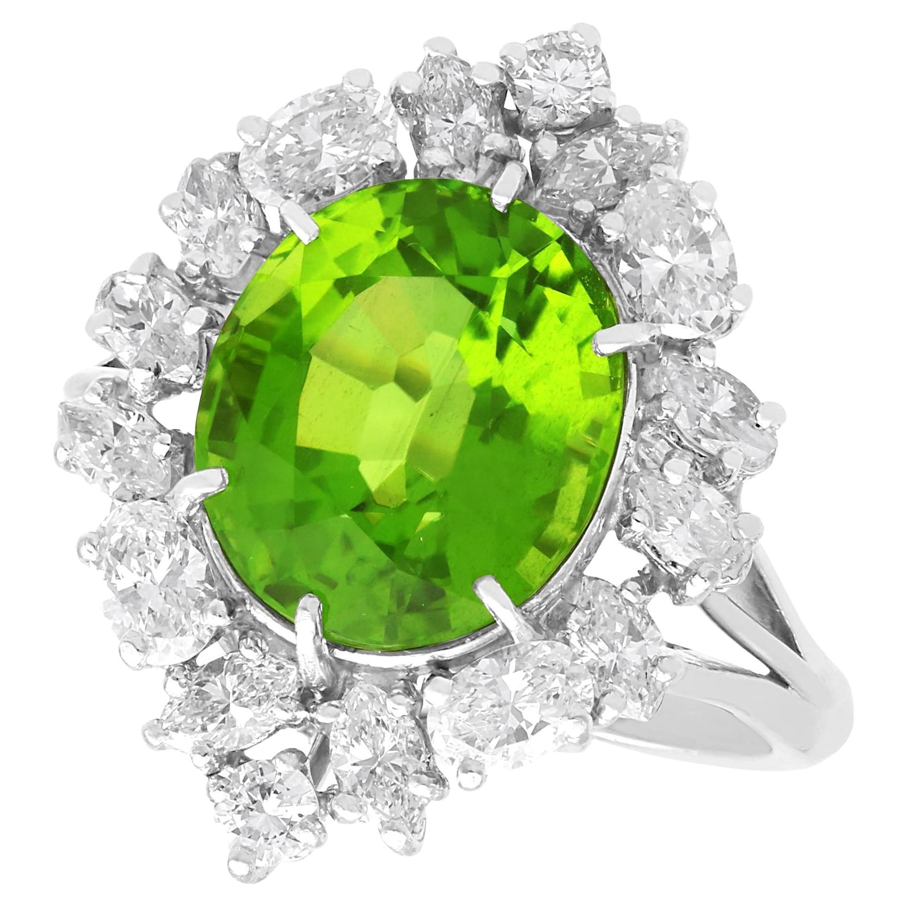 Vintage 1990s 7.20ct Peridot and 2.35ct Diamond, Platinum Dress Ring For Sale