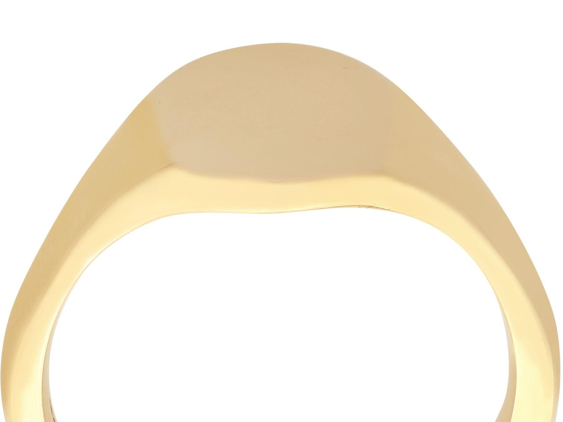 A fine and impressive vintage plain 9 karat yellow gold men's signet ring; part of our diverse vintage jewelry and estate jewelry collections.

This fine and impressive vintage signet ring has been crafted in 9k yellow gold.

The oval face of signet