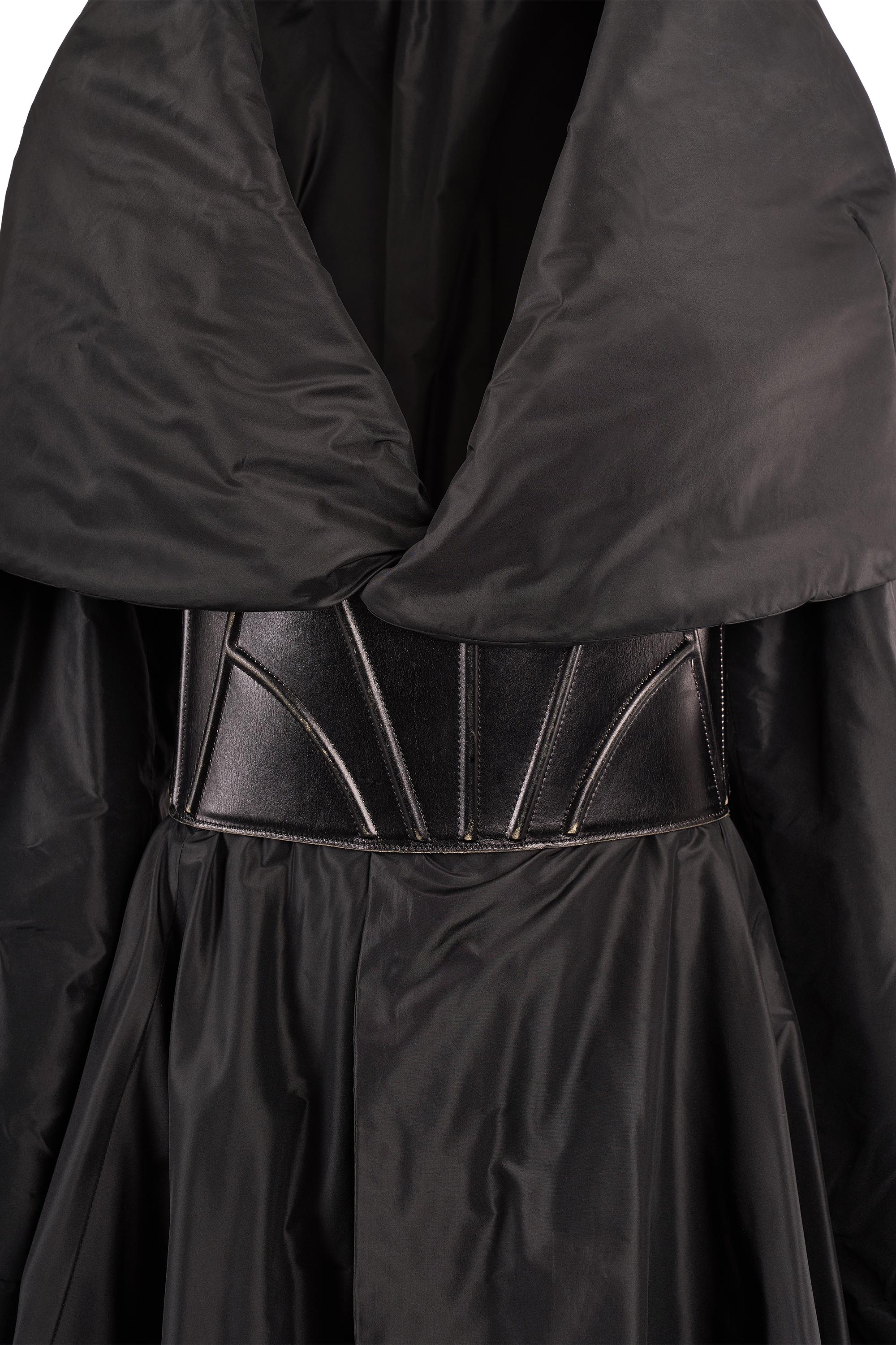 Vintage 1990's Azzedine Alaïa Abrigo largo acolchado con cuello chal en Excelente estado para la venta en London, GB