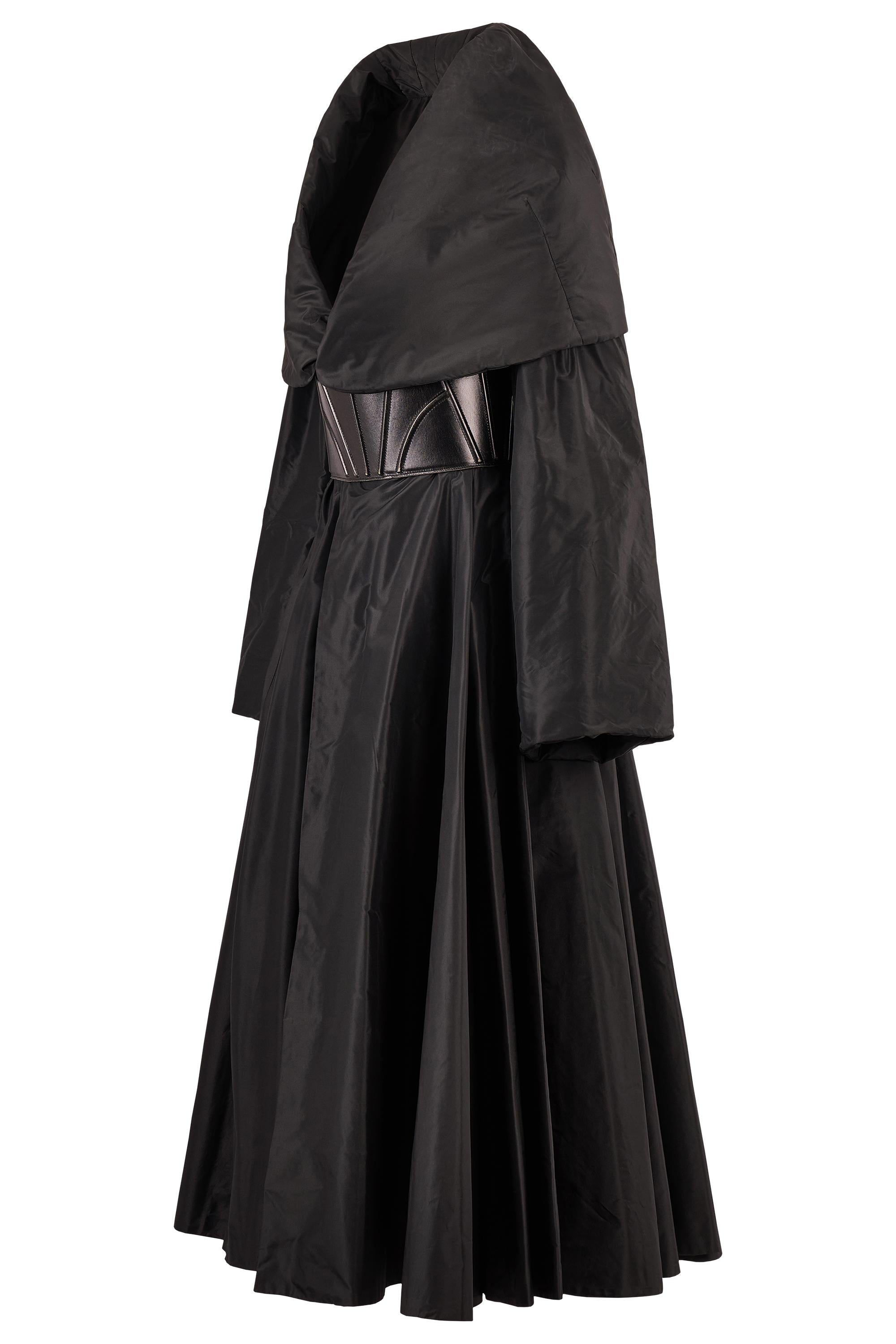Femenino o masculino Vintage 1990's Azzedine Alaïa Abrigo largo acolchado con cuello chal en venta