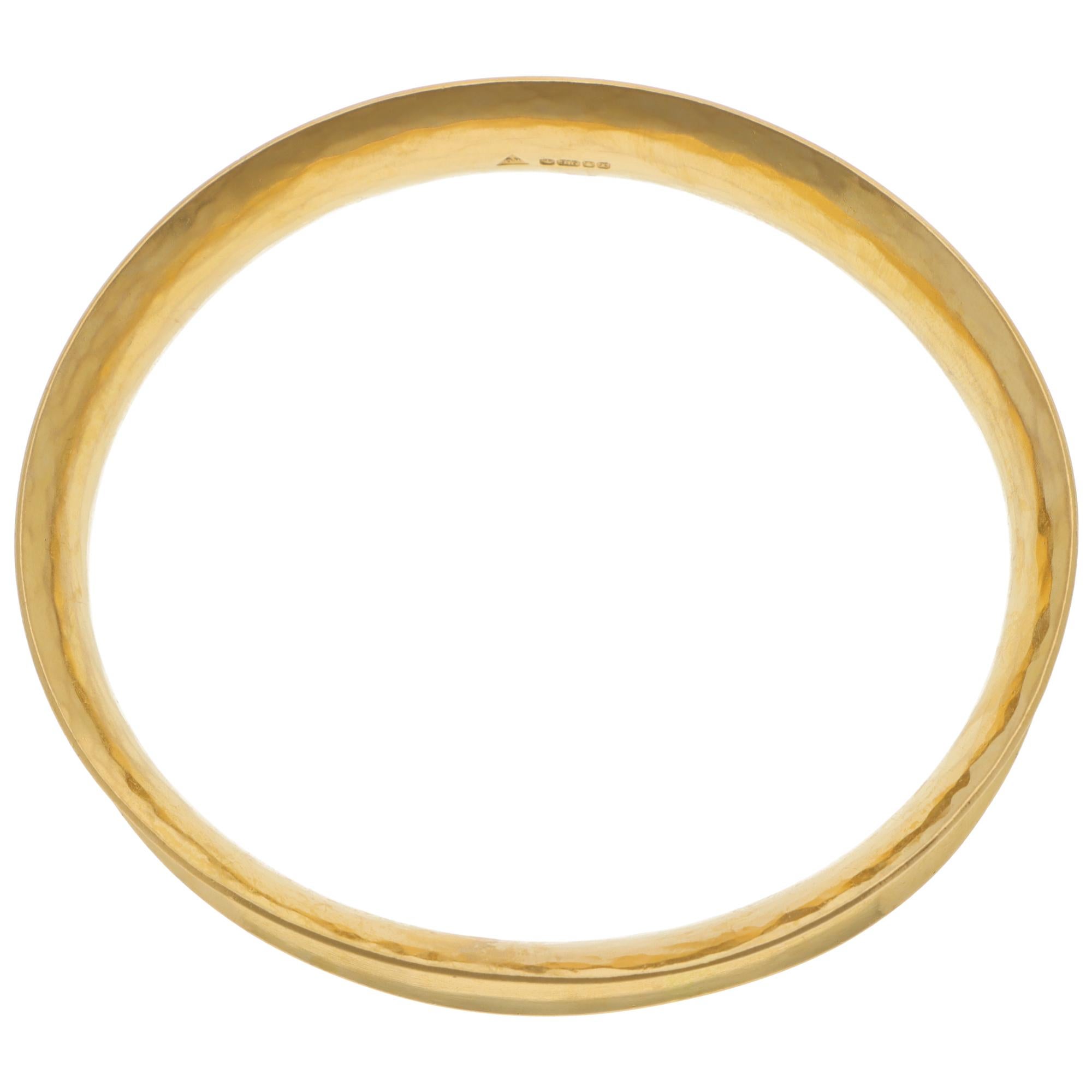 Bracelet jonc concave vintage des années 1990 en or jaune 22 carats Unisexe en vente