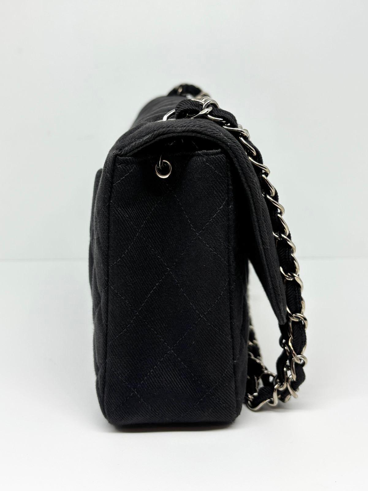 Vintage 1990s Black Canvas Quilted Classic Medium Shoulder Single Flap Bag For Sale 3