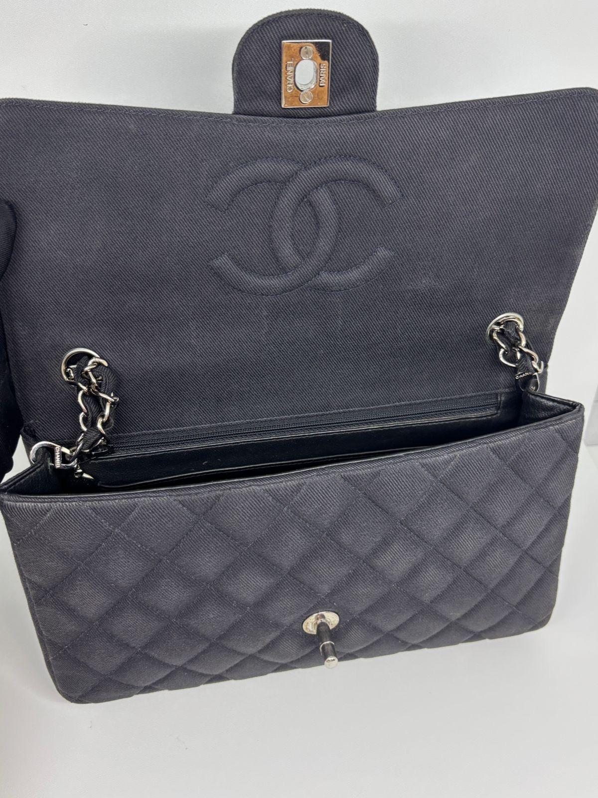 Vintage 1990s Black Canvas Quilted Classic Medium Shoulder Single Flap Bag For Sale 5