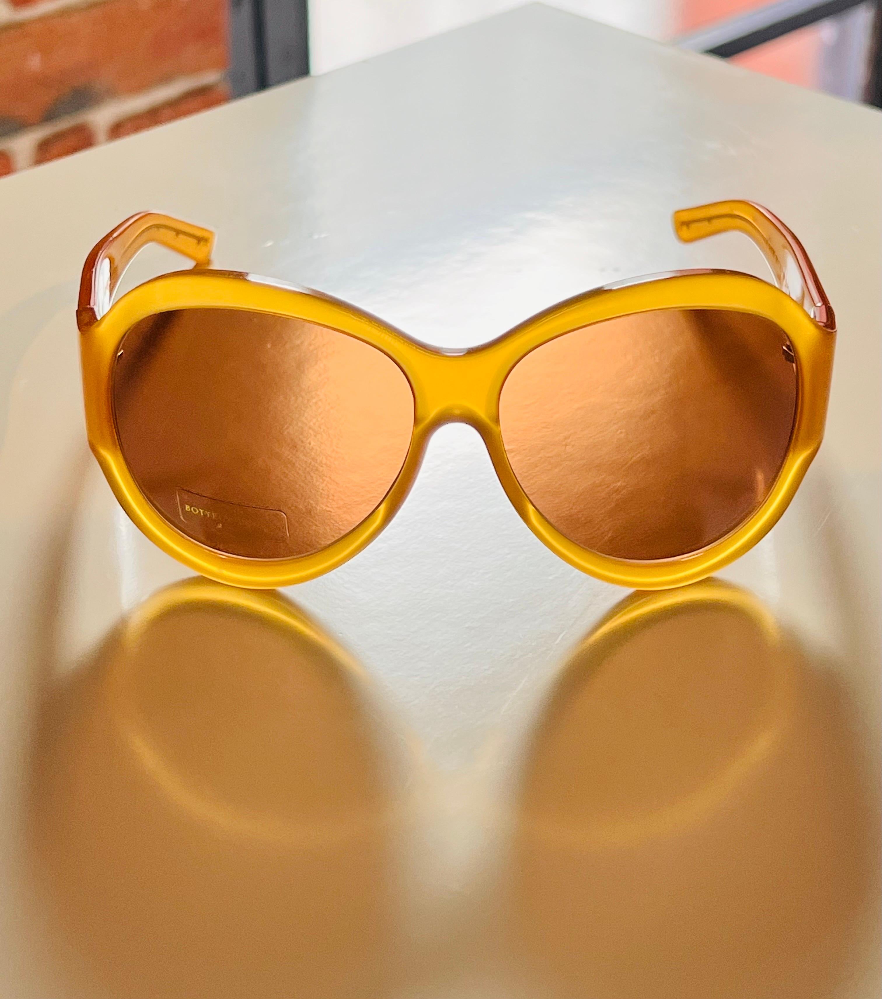 Vintage 1990s Bottega Veneta sunglasses in honey colour with butterfly detail For Sale 8