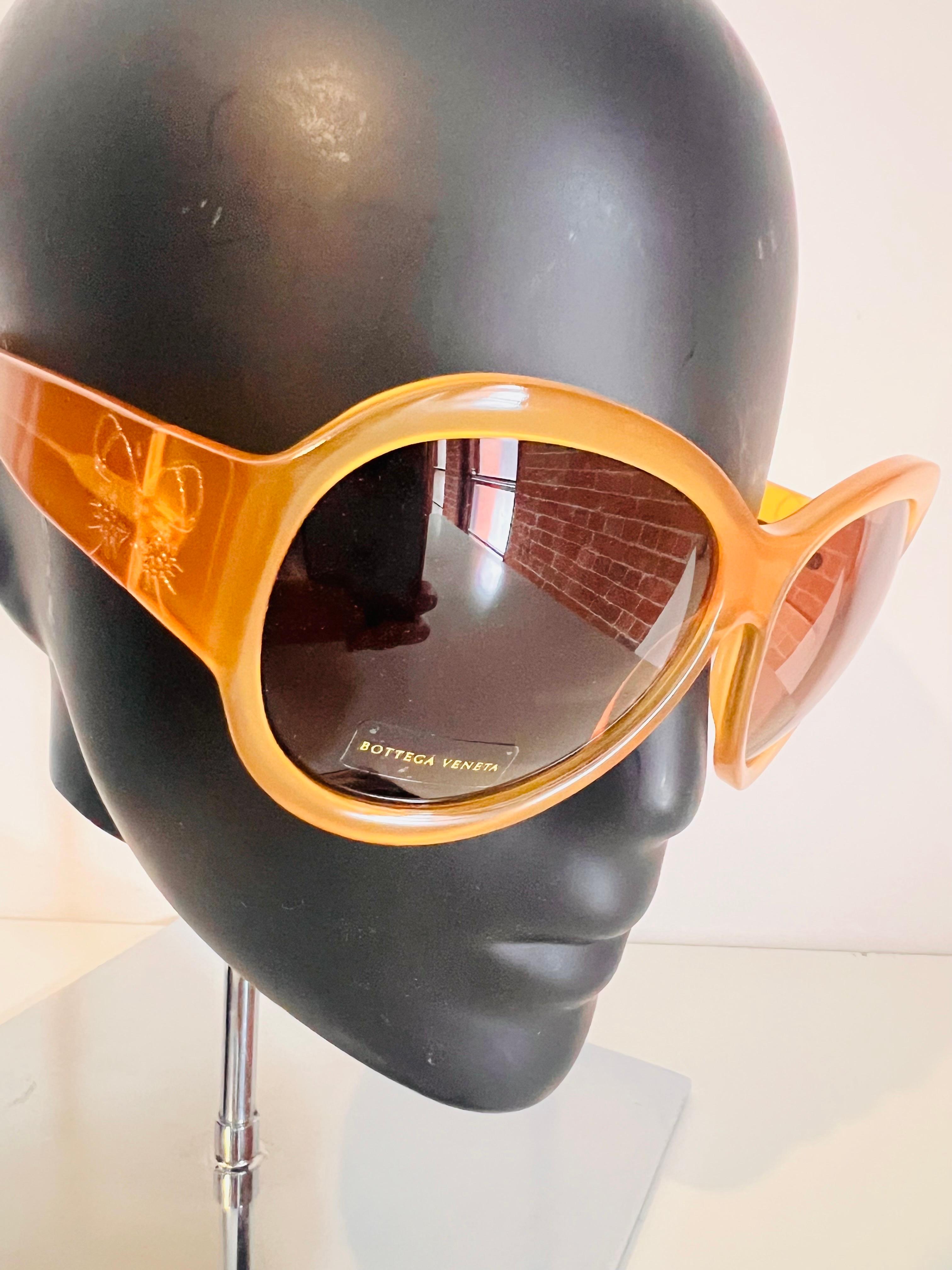 Women's Vintage 1990s Bottega Veneta sunglasses in honey colour with butterfly detail For Sale