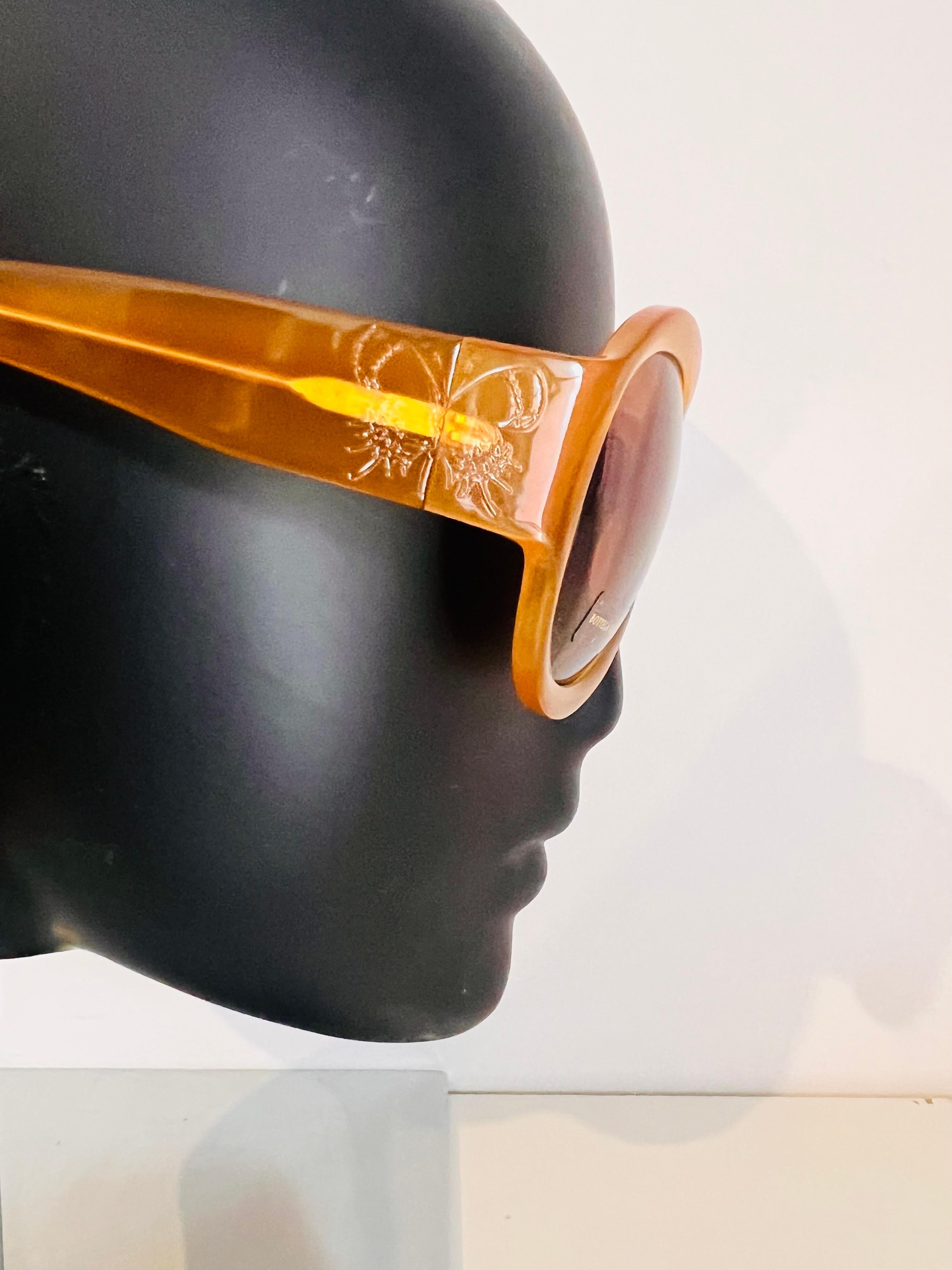 Vintage 1990s Bottega Veneta sunglasses in honey colour with butterfly detail For Sale 1