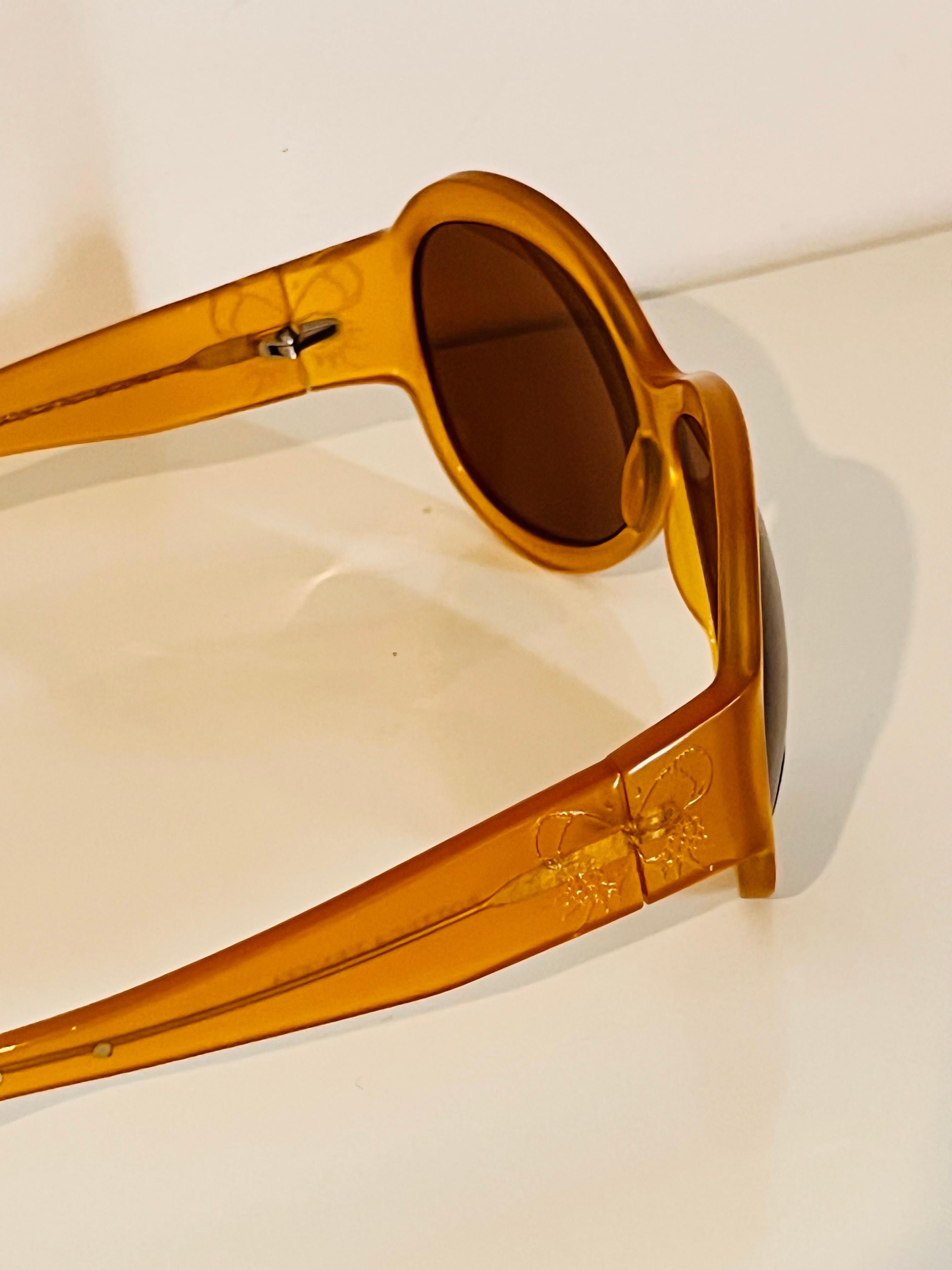Vintage 1990s Bottega Veneta sunglasses in honey colour with butterfly detail For Sale 5