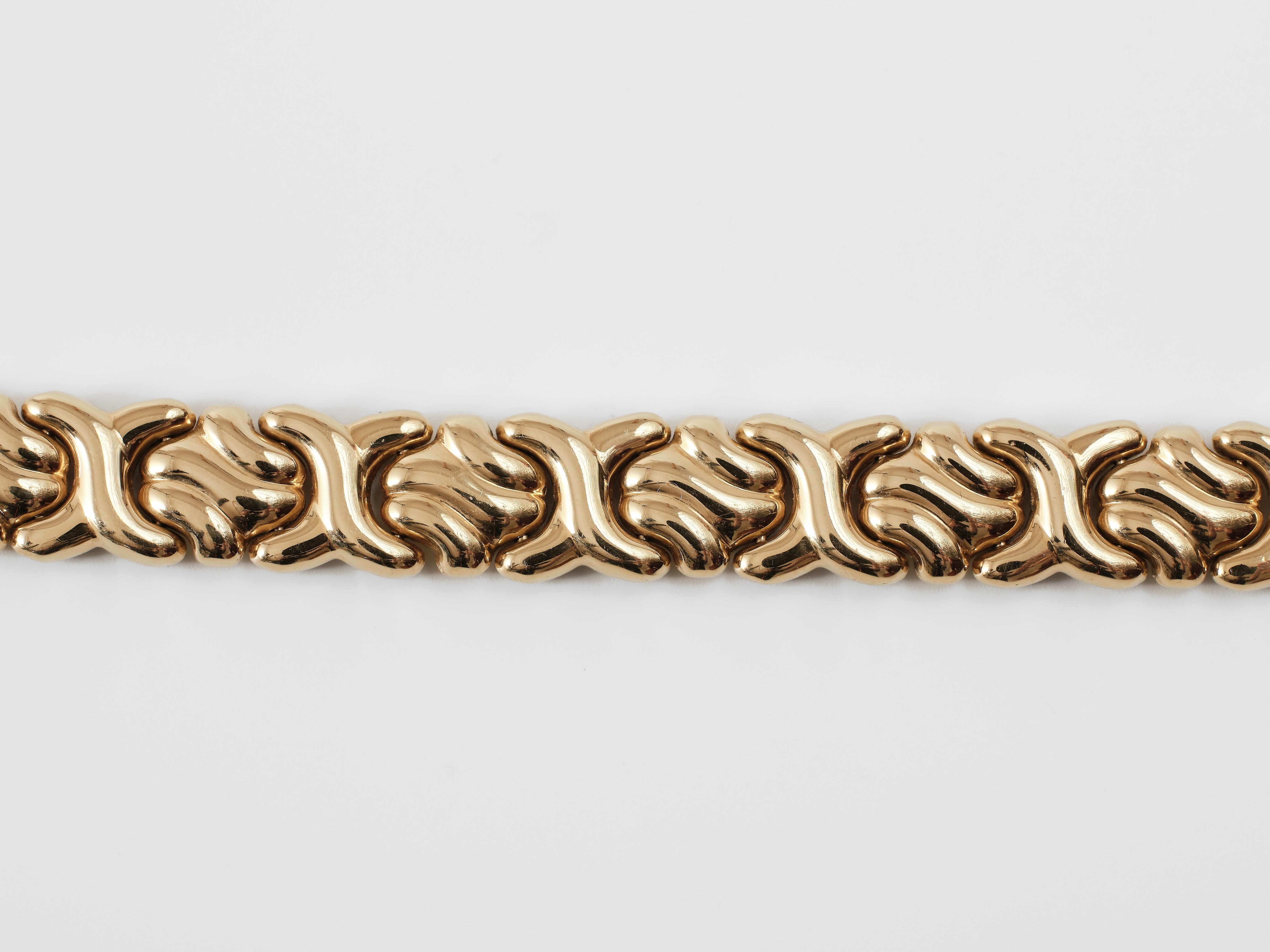 Vintage 1990s Carl Bucherer link bracelet two color 18 karat gold In Good Condition For Sale In Malmö, SE