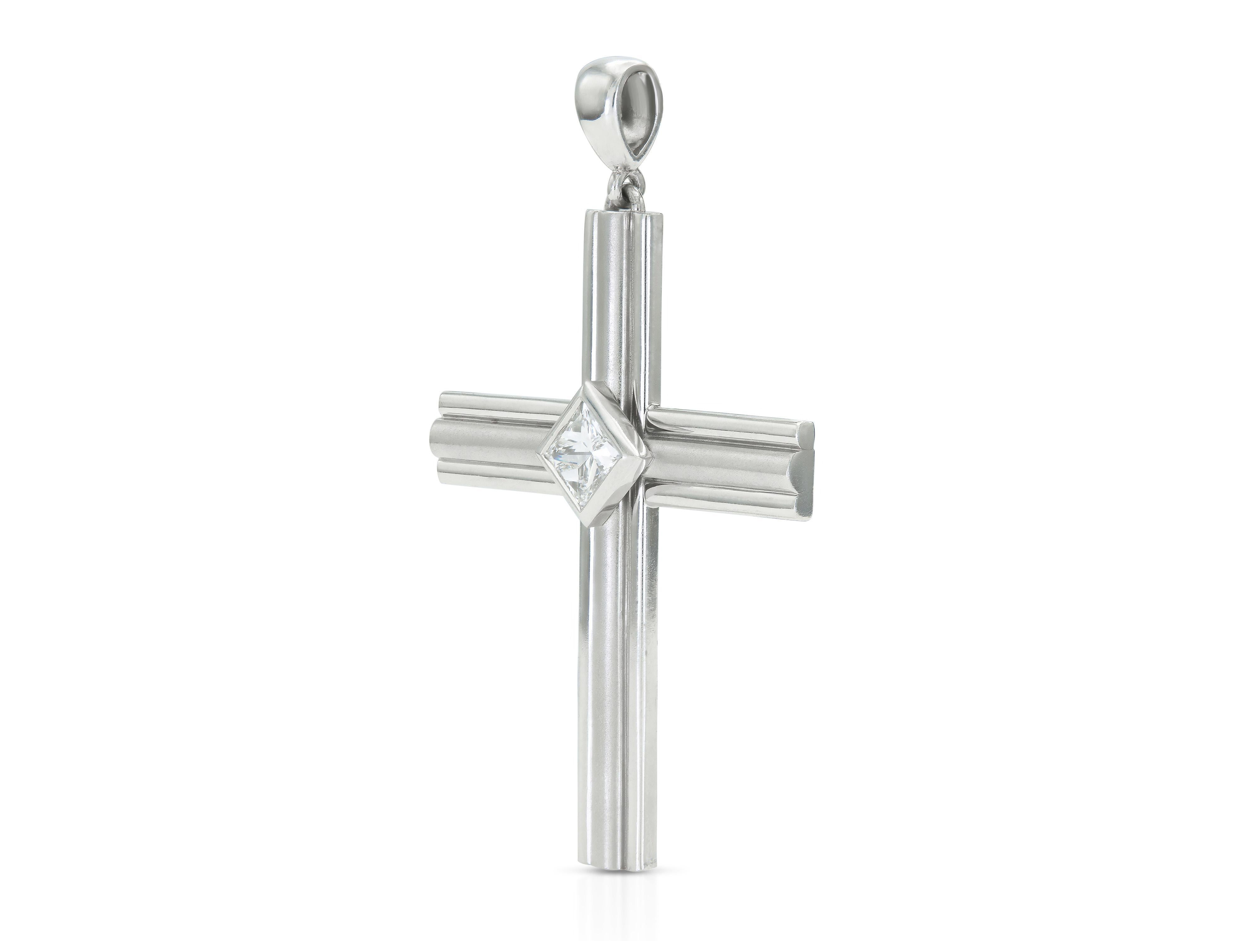 Finely crafted in platinum with a Princess cut Diamond weighing approximately 1.75 carat, G color, VS1 clarity.
Signed by Cartier
Circa 1990s
2 x 1/2 inch + 1/4 inch bail