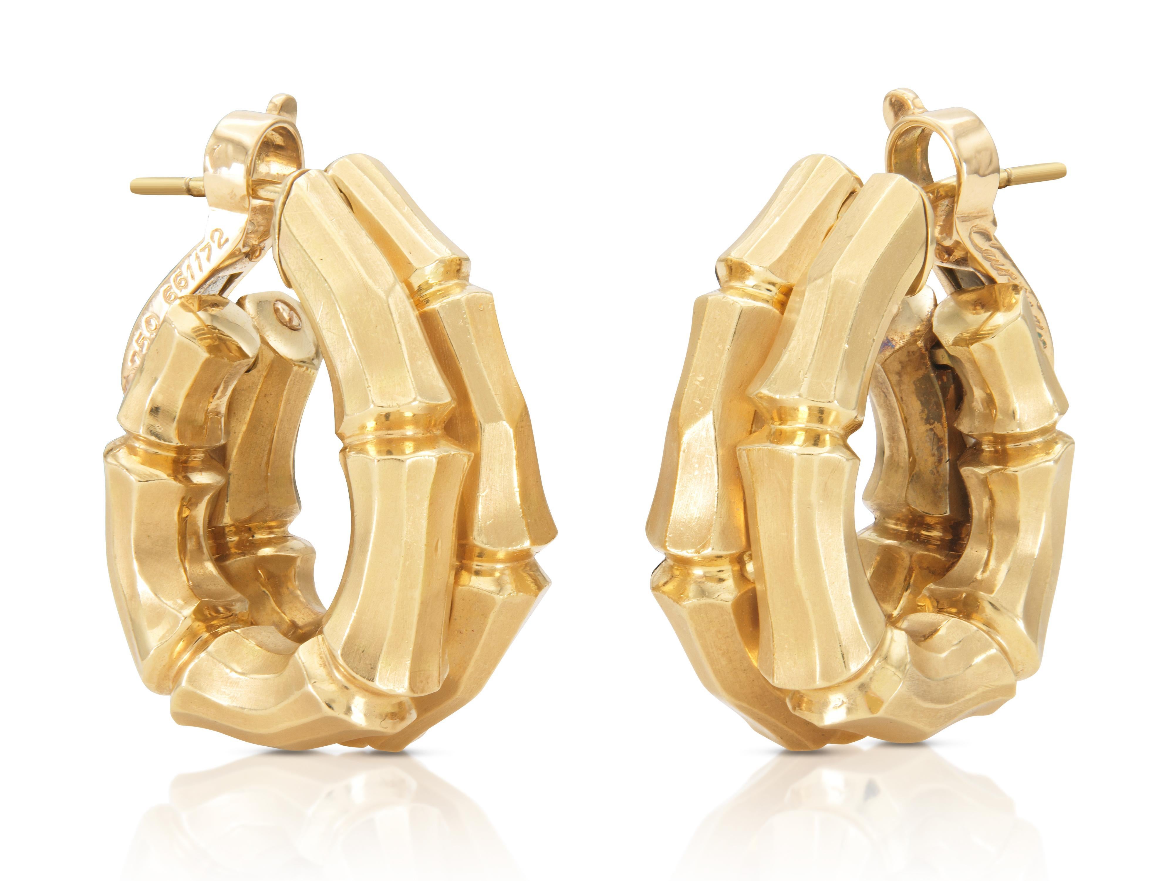 Fein ausgearbeitet in 18k Gelbgold.
Signiert von Cartier
Circa 1990er Jahre
1 x 3/8 - 1/2 Zoll