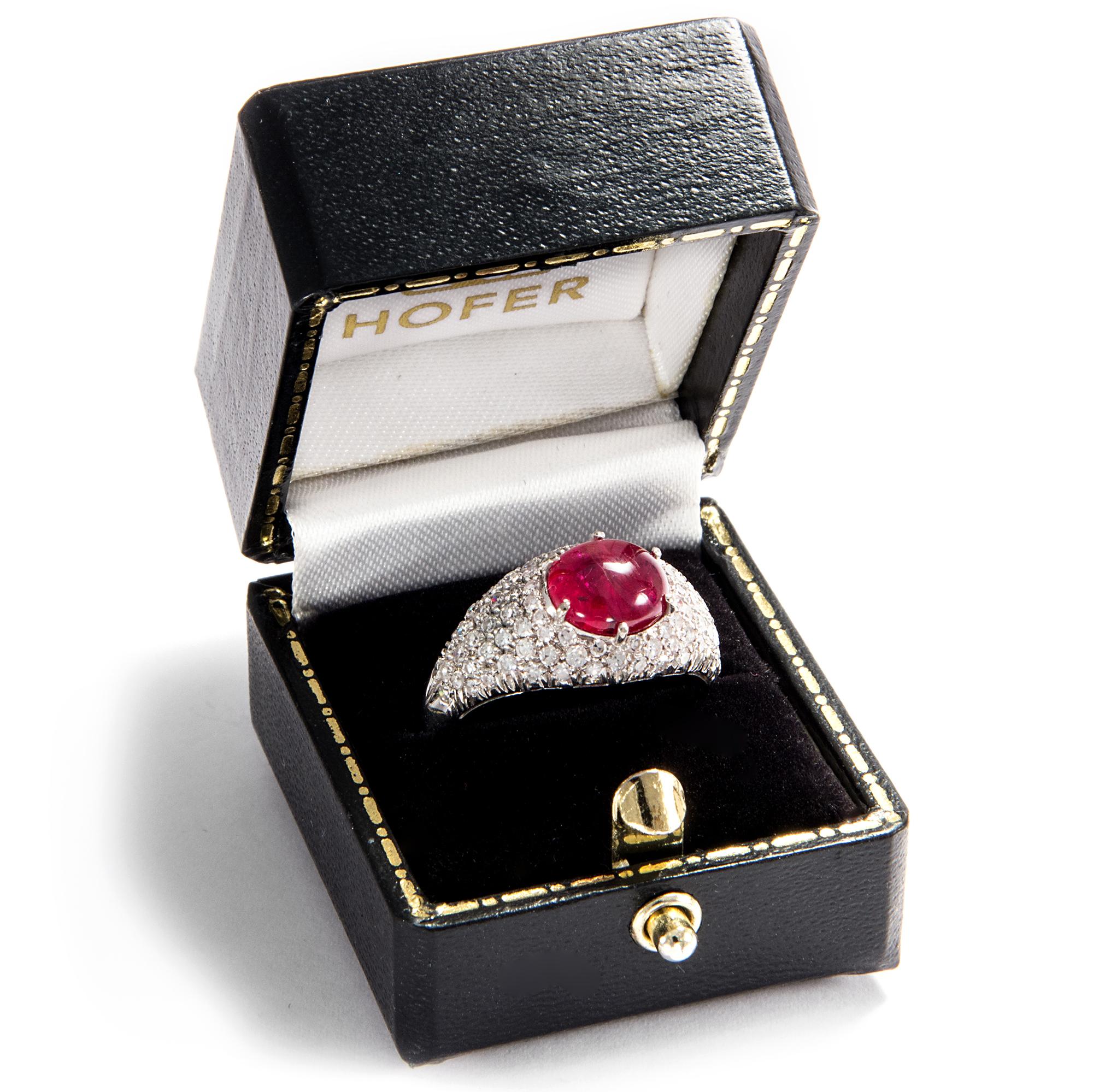 Women's or Men's Vintage 1990s Certified Untreated 3.2 Carat Ruby Diamond Gold Cocktail Ring For Sale