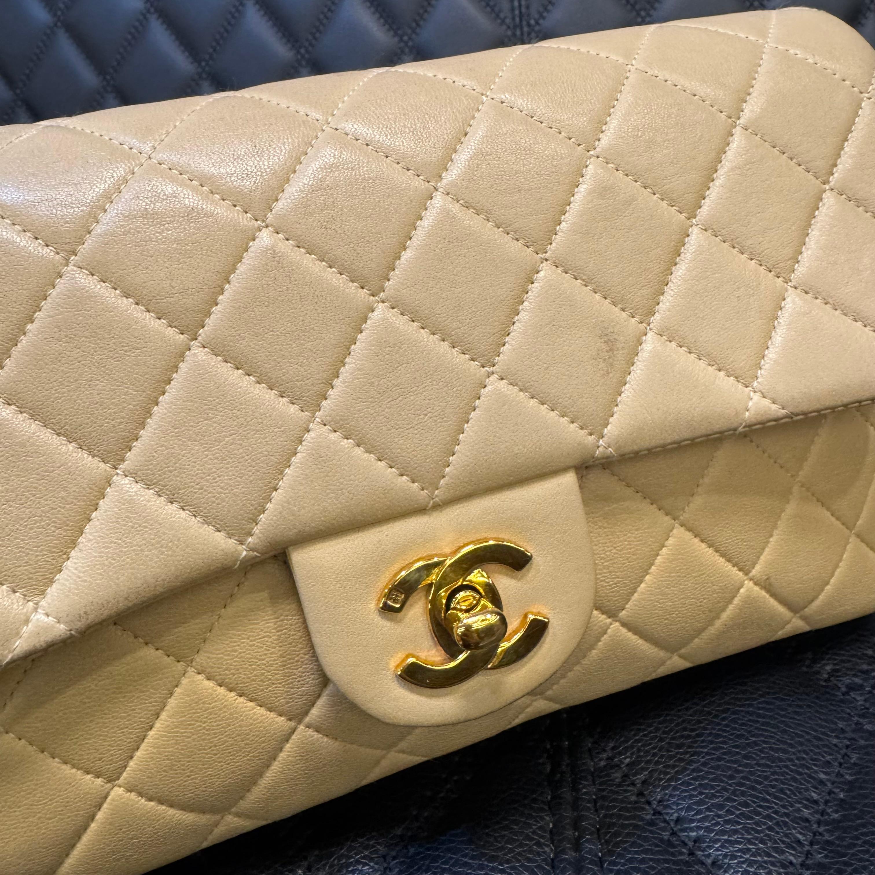Vintage 1990s Chanel Beige Lambskin Quilted Medium Zip Flap Backpack For Sale 13