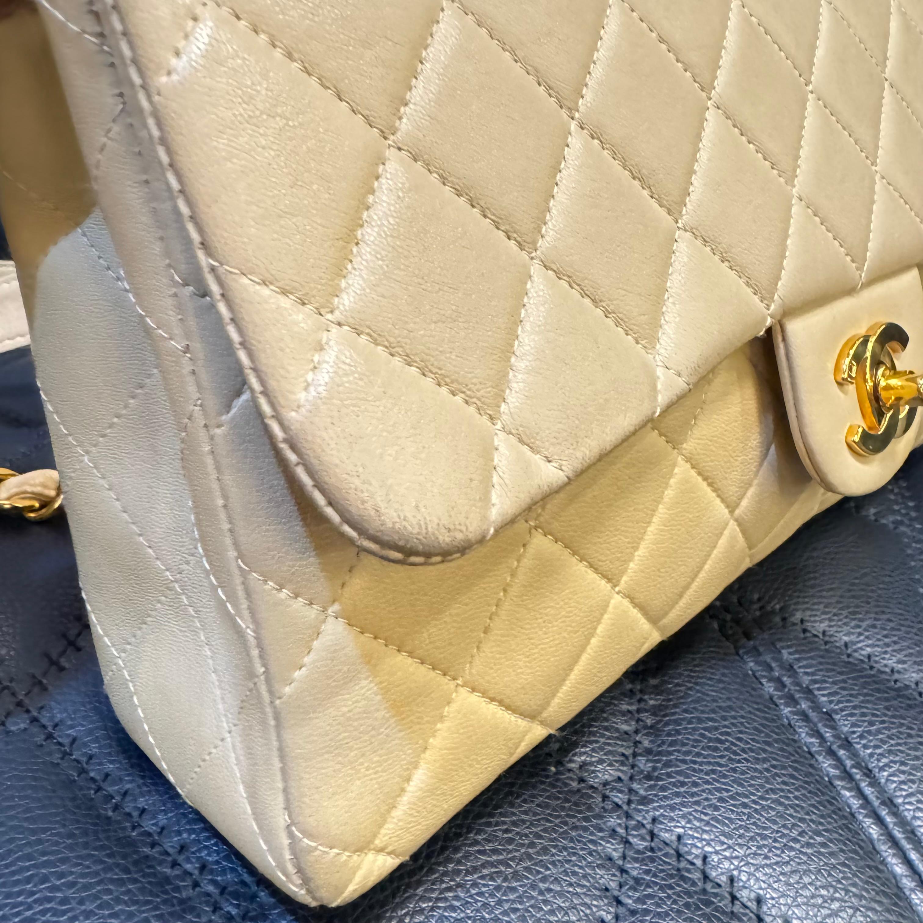 Vintage 1990s Chanel Beige Lambskin Quilted Medium Zip Flap Backpack For Sale 14