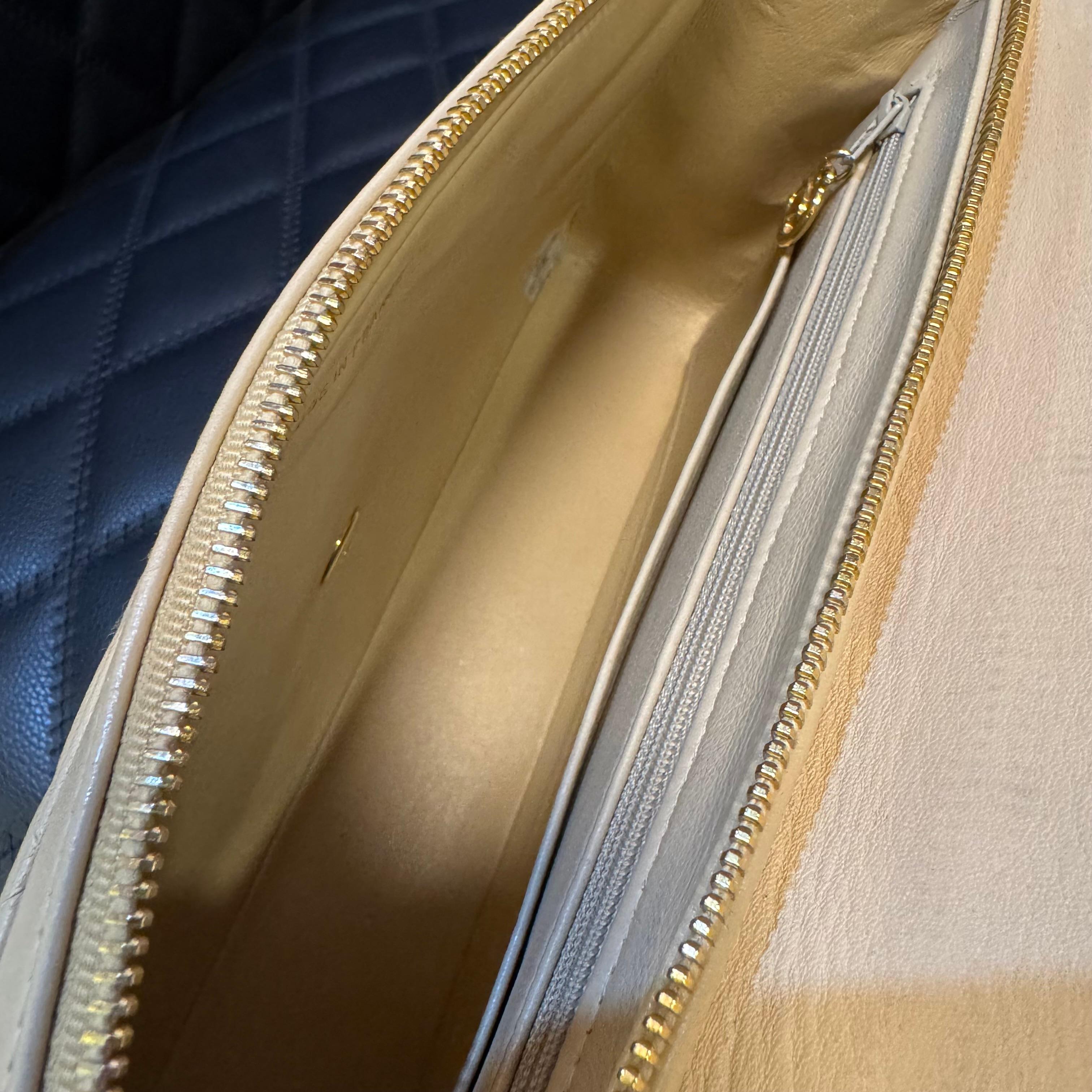 Women's or Men's Vintage 1990s Chanel Beige Lambskin Quilted Medium Zip Flap Backpack For Sale