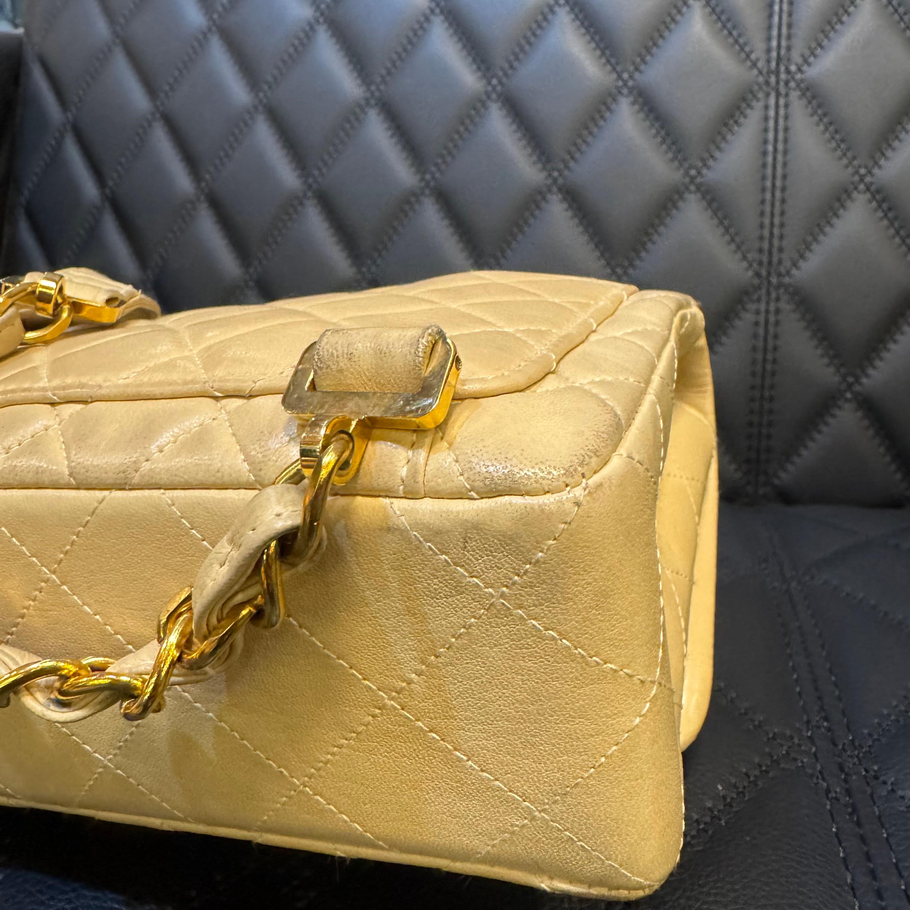 Vintage 1990s Chanel Beige Lambskin Quilted Medium Zip Flap Backpack For Sale 3