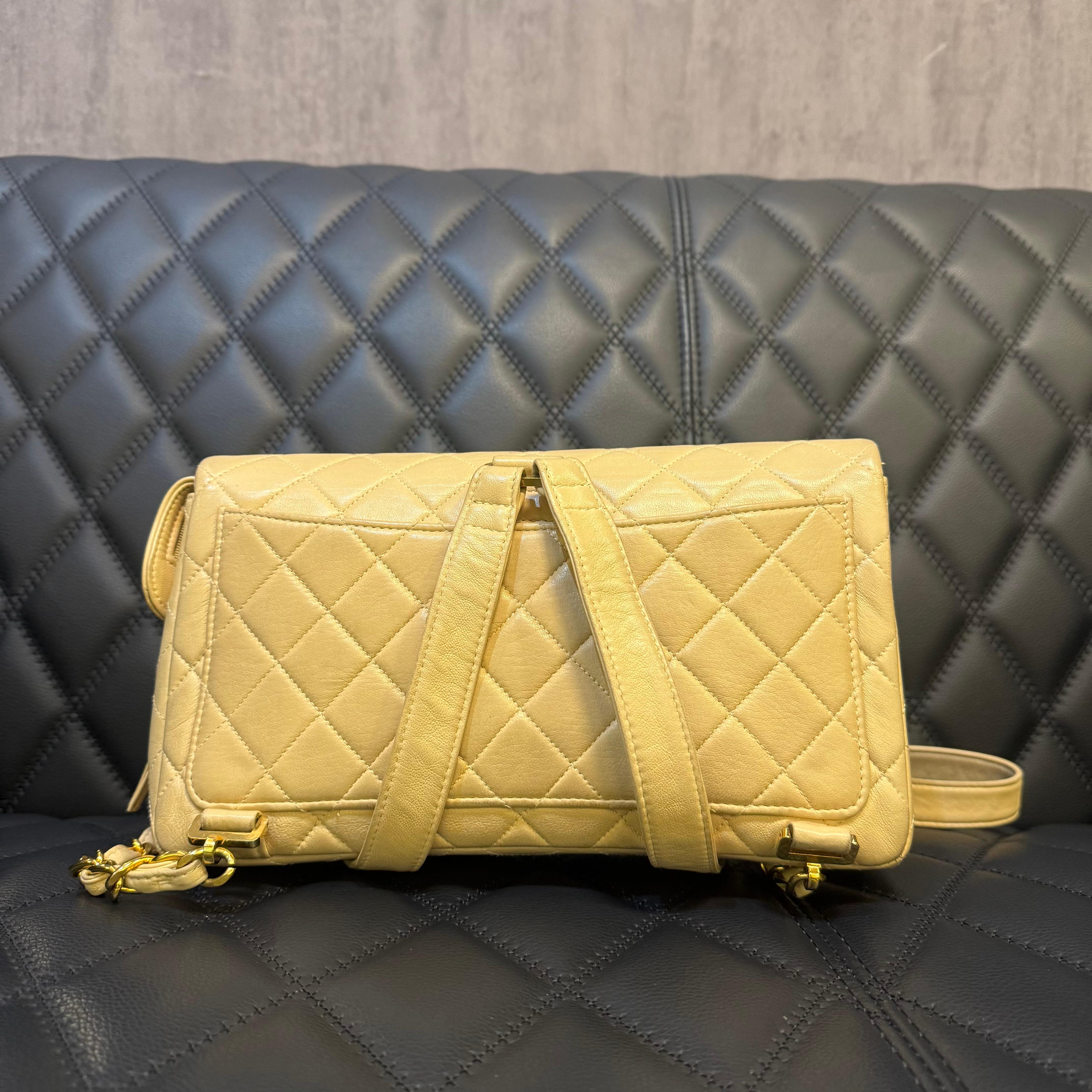 Vintage 1990s Chanel Beige Lambskin Quilted Medium Zip Flap Backpack For Sale 4