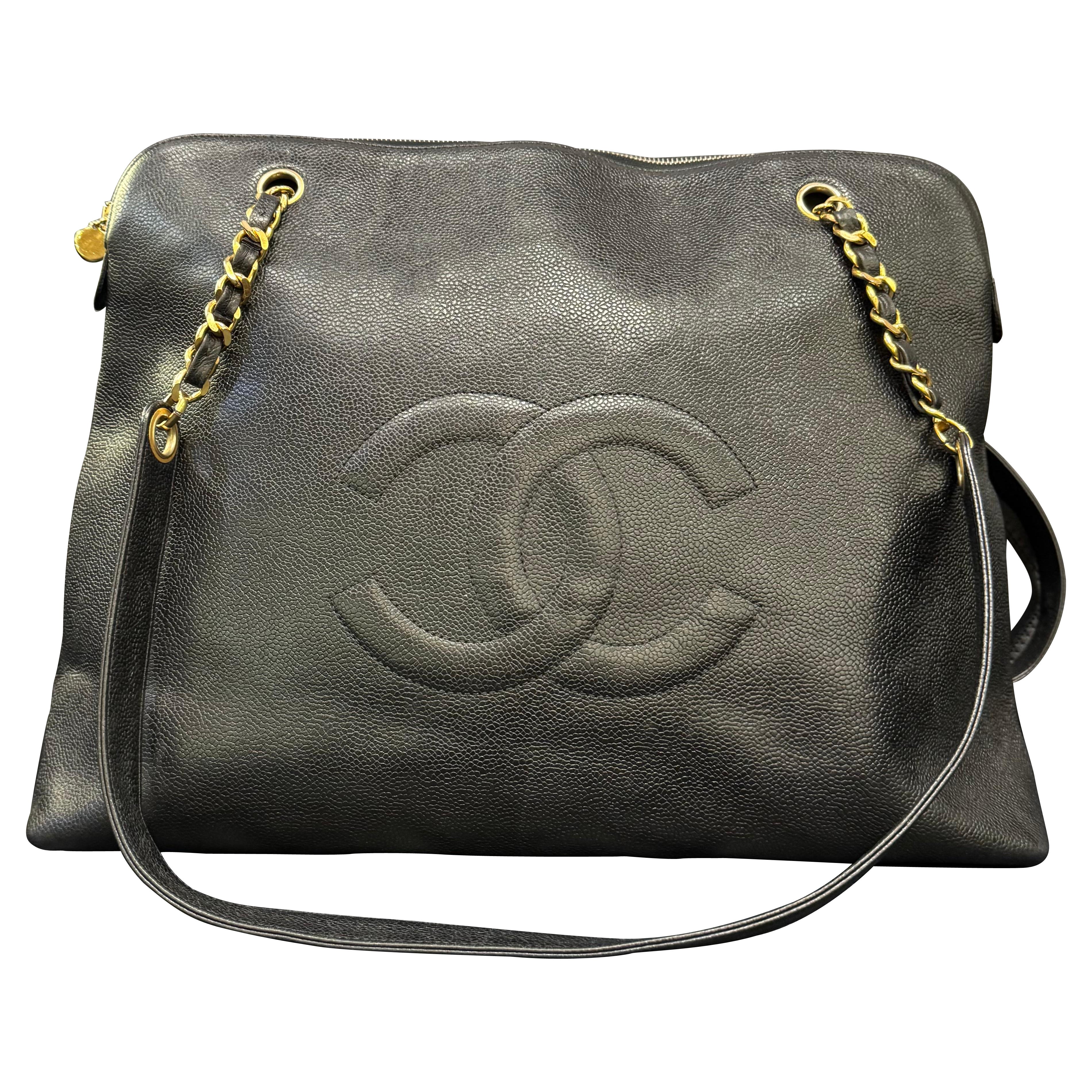 Chanel vintage años 90 Caviar negro Tote con cúpula y cremallera en venta