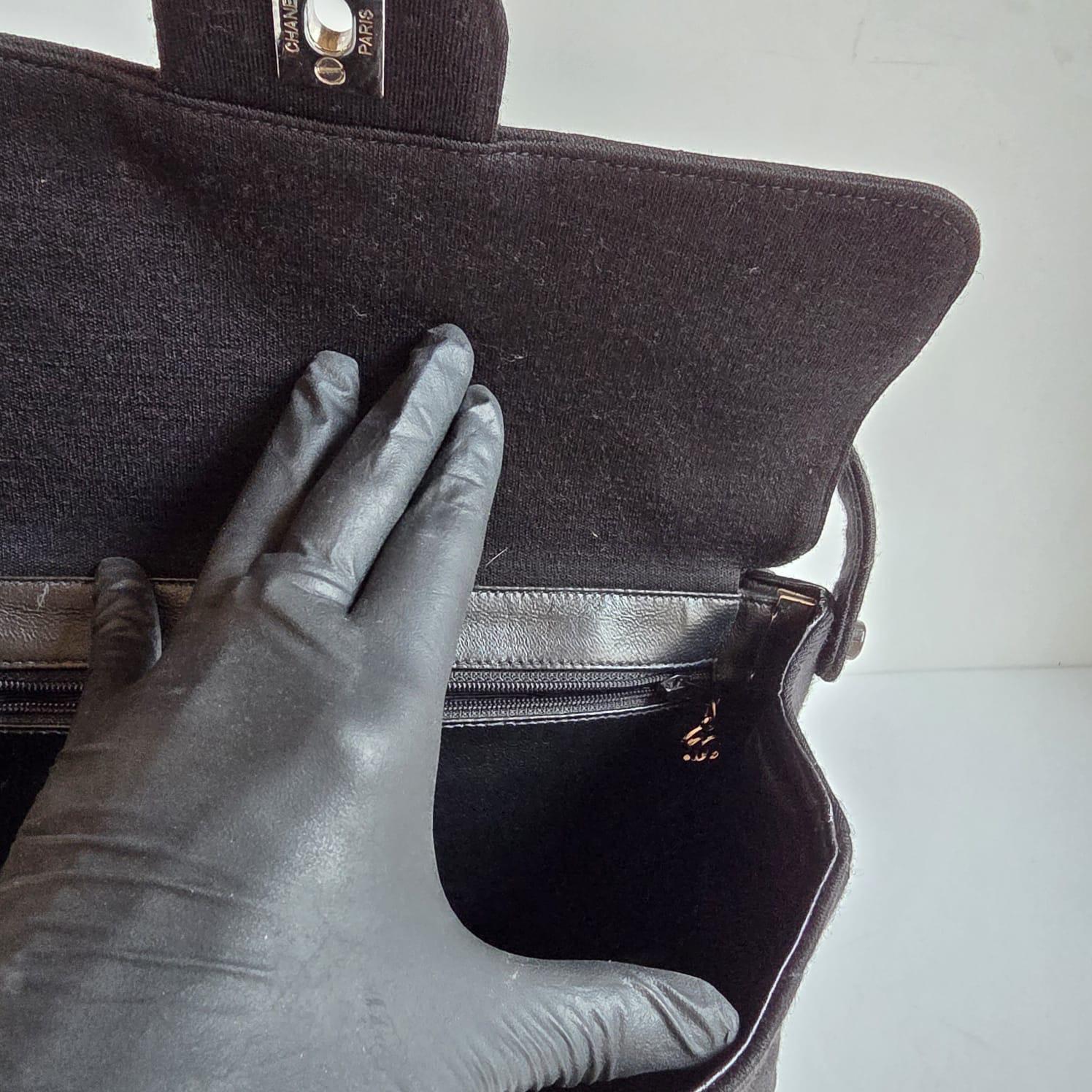 Vintage 1990 Chanel Noir Jersey Medium Double Face Top Handle Bag en vente 14