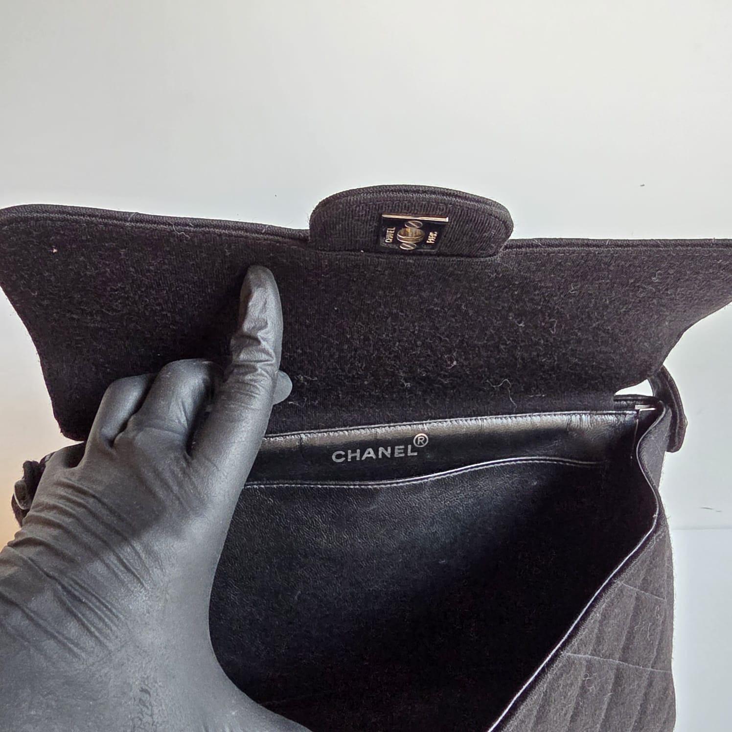 Vintage 1990 Chanel Noir Jersey Medium Double Face Top Handle Bag en vente 15