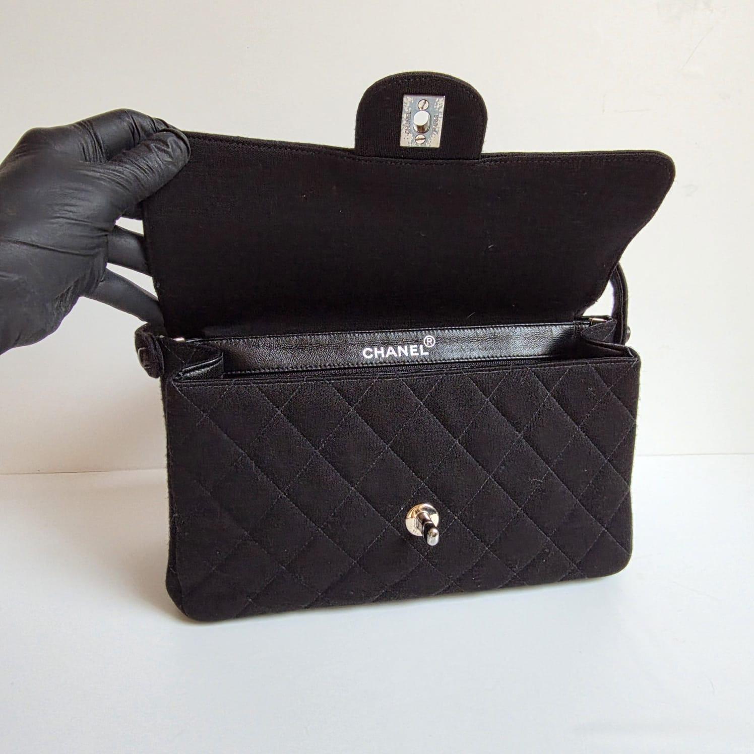 Vintage 1990 Chanel Noir Jersey Medium Double Face Top Handle Bag Bon état - En vente à Jakarta, Daerah Khusus Ibukota Jakarta