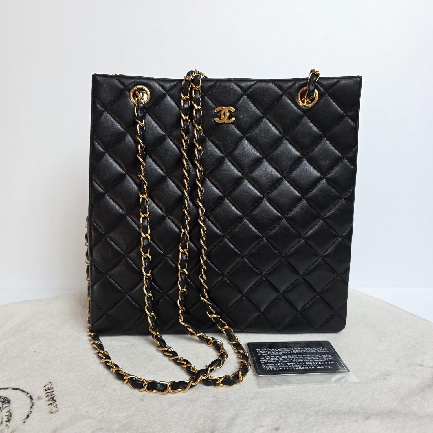 Vintage 1990 Chanel Fourre-tout en cuir d'agneau noir en vente 6