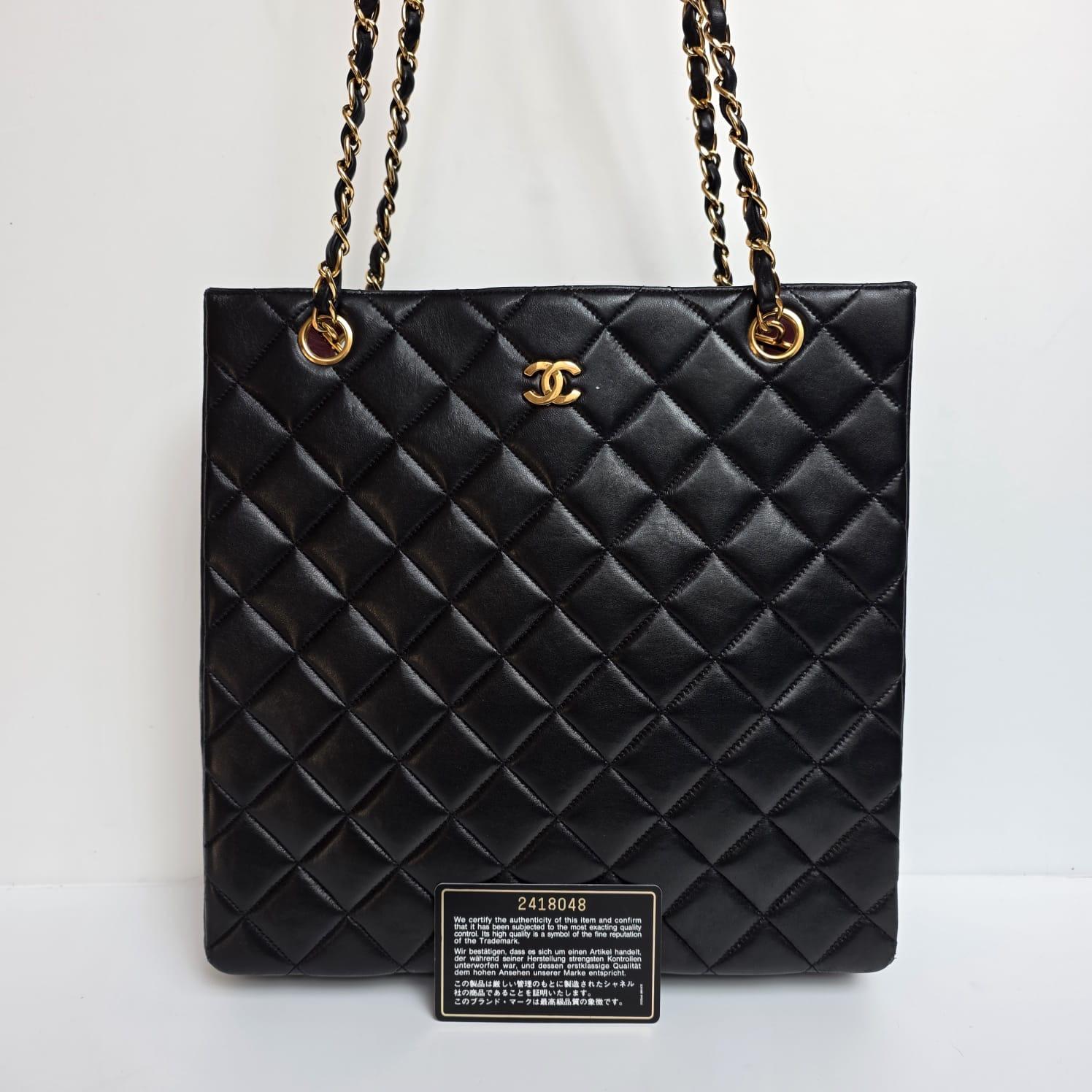 Vintage 1990 Chanel Fourre-tout en cuir d'agneau noir en vente 10