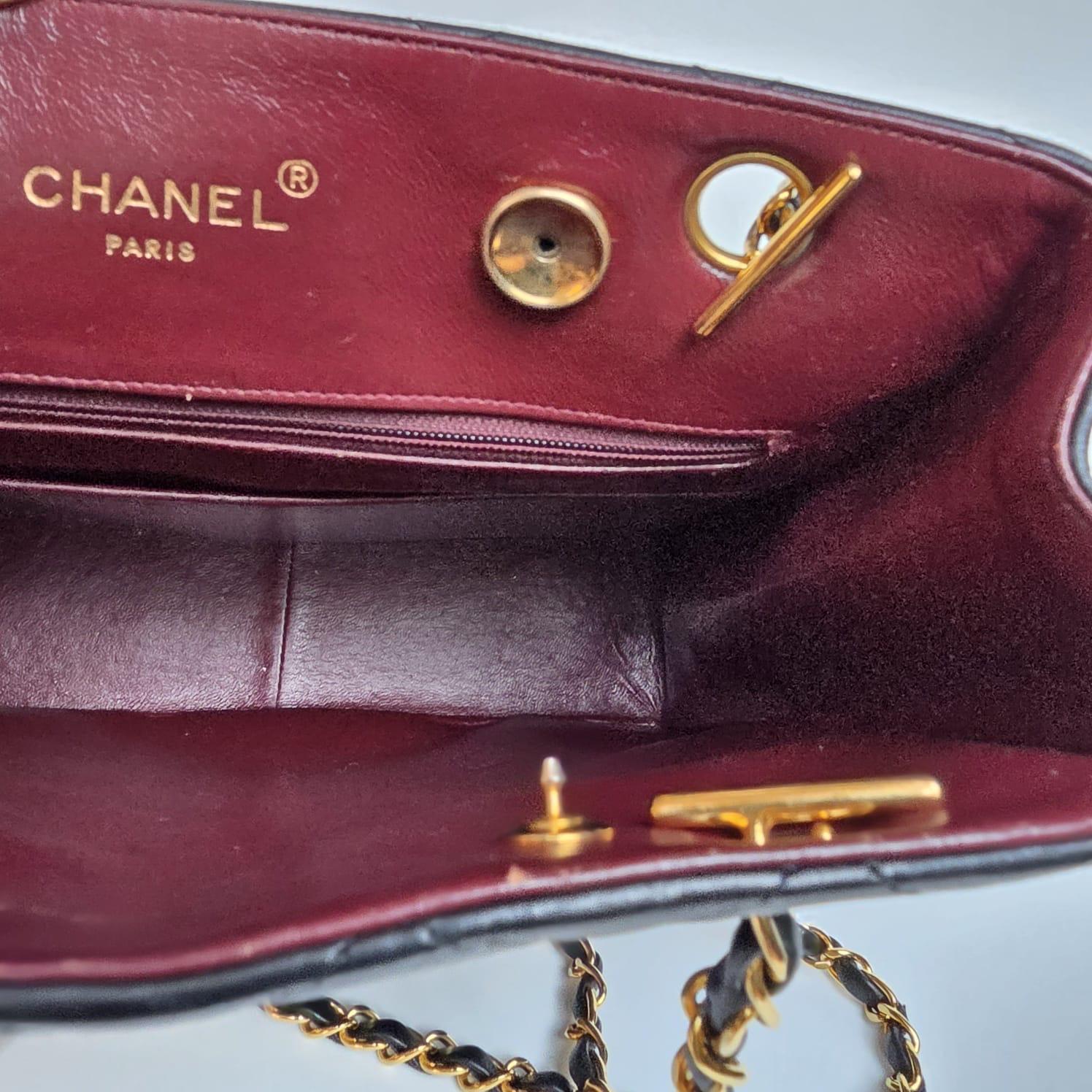 Vintage 1990 Chanel Fourre-tout en cuir d'agneau noir en vente 13