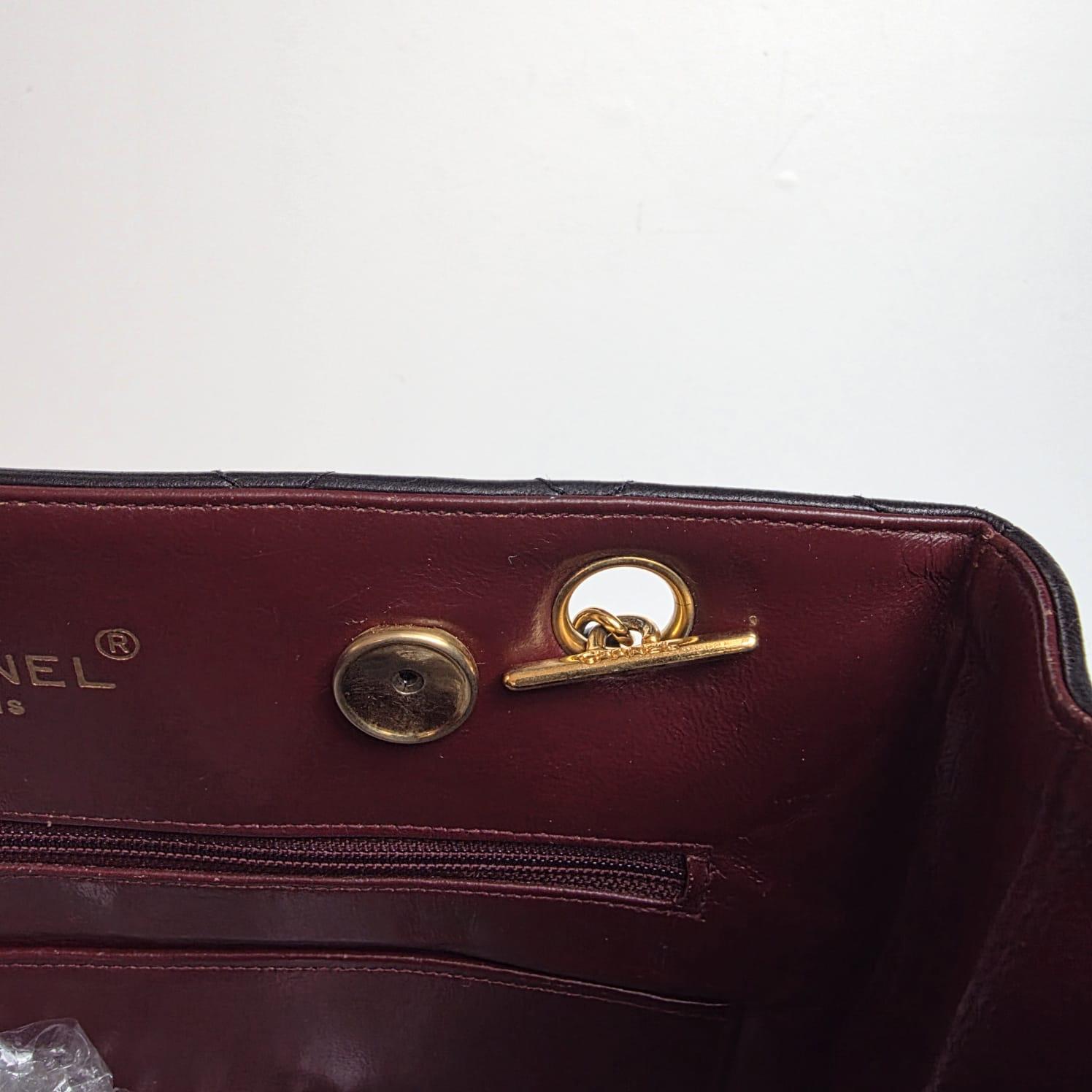 Vintage 1990 Chanel Fourre-tout en cuir d'agneau noir Bon état - En vente à Jakarta, Daerah Khusus Ibukota Jakarta