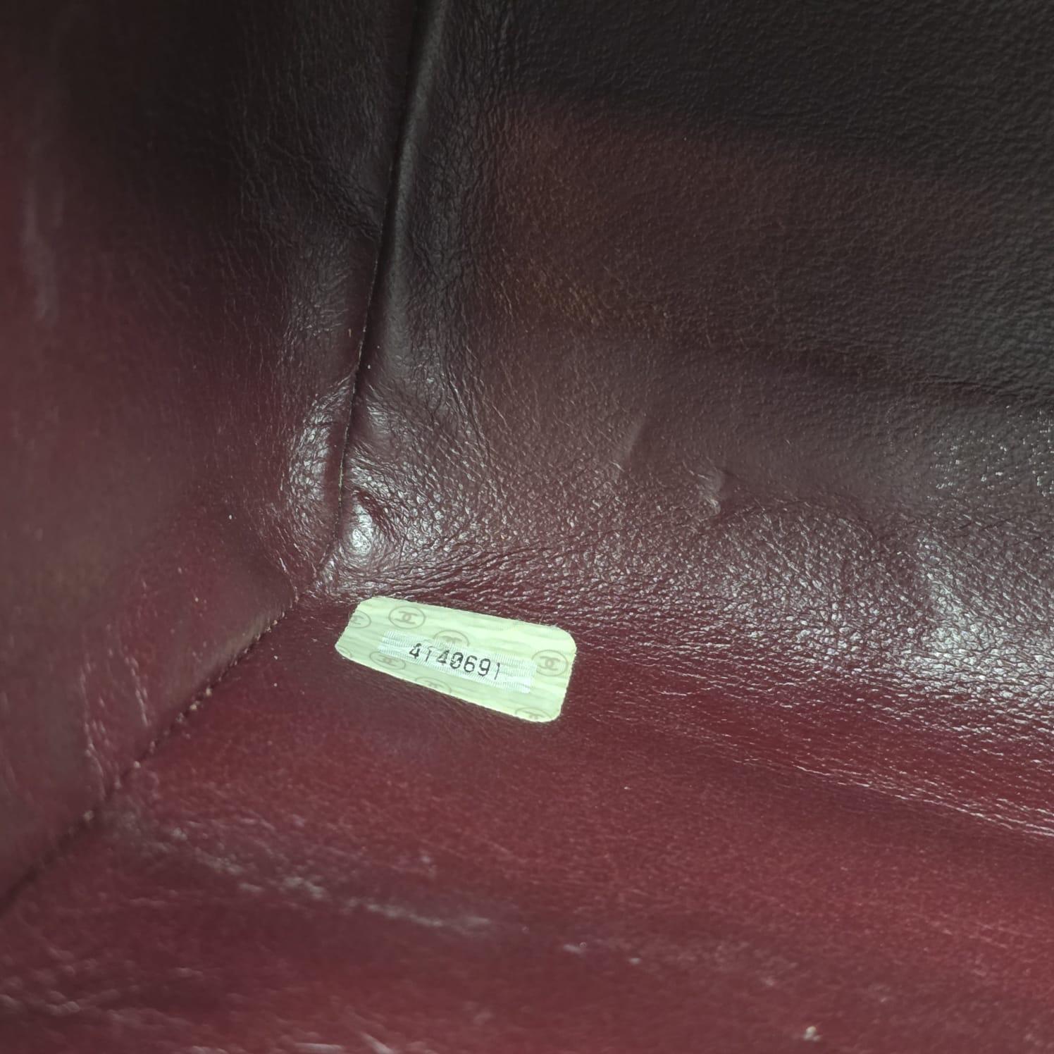 Vintage 1990 Chanel Sac Vanity Box en cuir d'agneau noir en vente 3