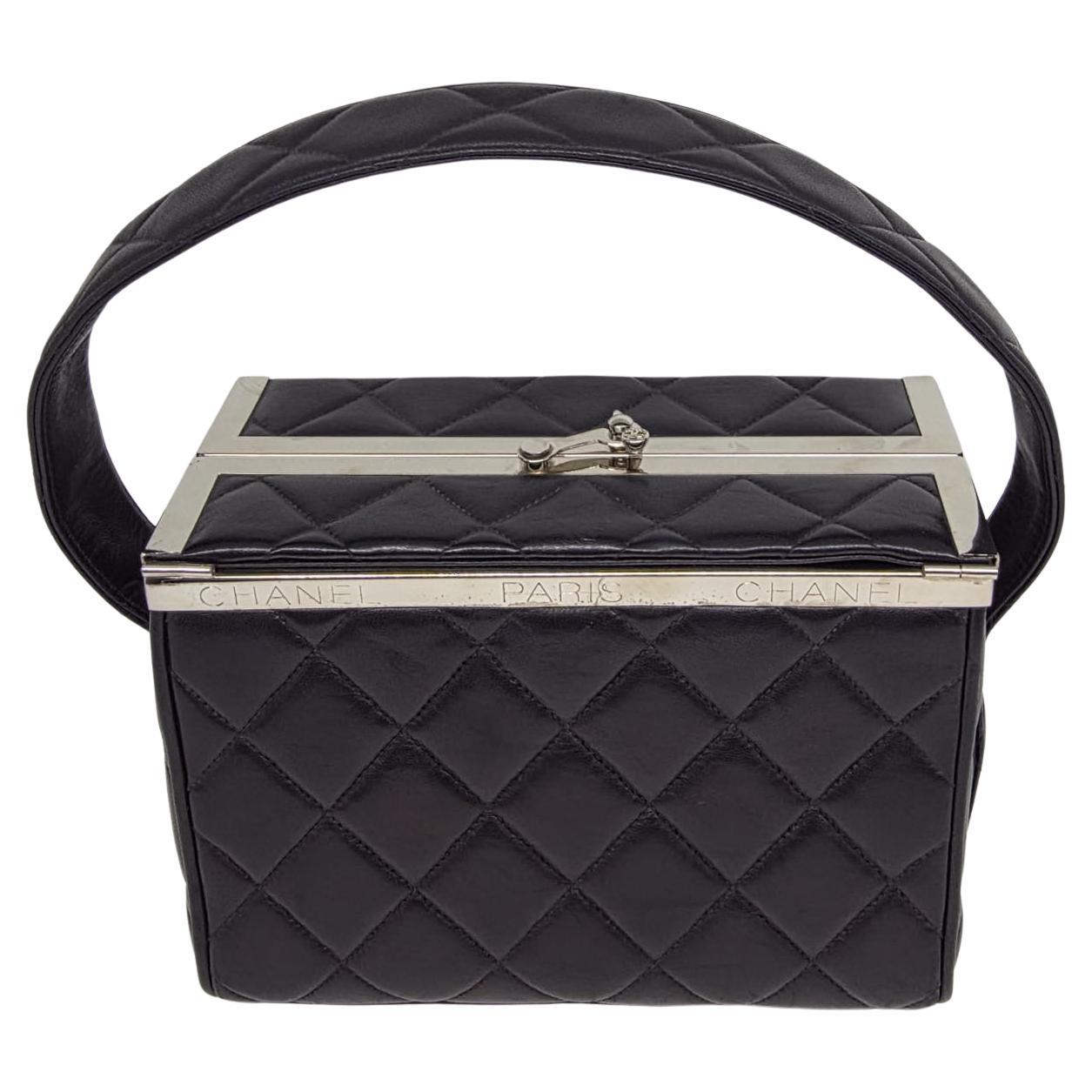 Borsa vintage Chanel anni '90 in pelle d'agnello nera per il portamonete