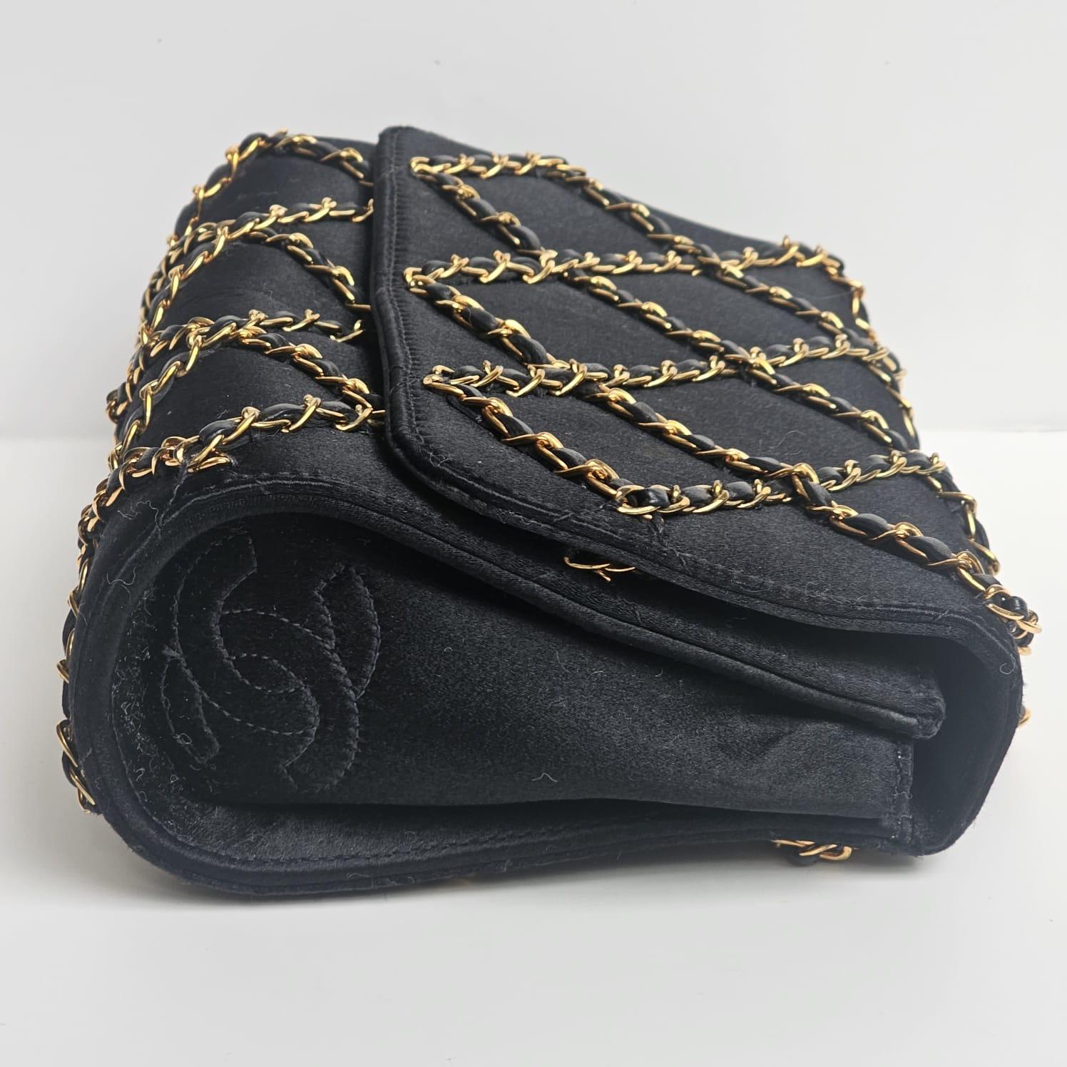 Vintage 1990s Chanel Black Mini Satin Quilted Chain Evening Bag im Angebot 1