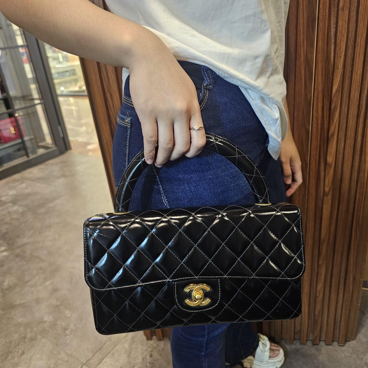 Vintage 1990s Chanel Black Patent Quilted Top Handle East West Flap Bag In Good Condition In Jakarta, Daerah Khusus Ibukota Jakarta