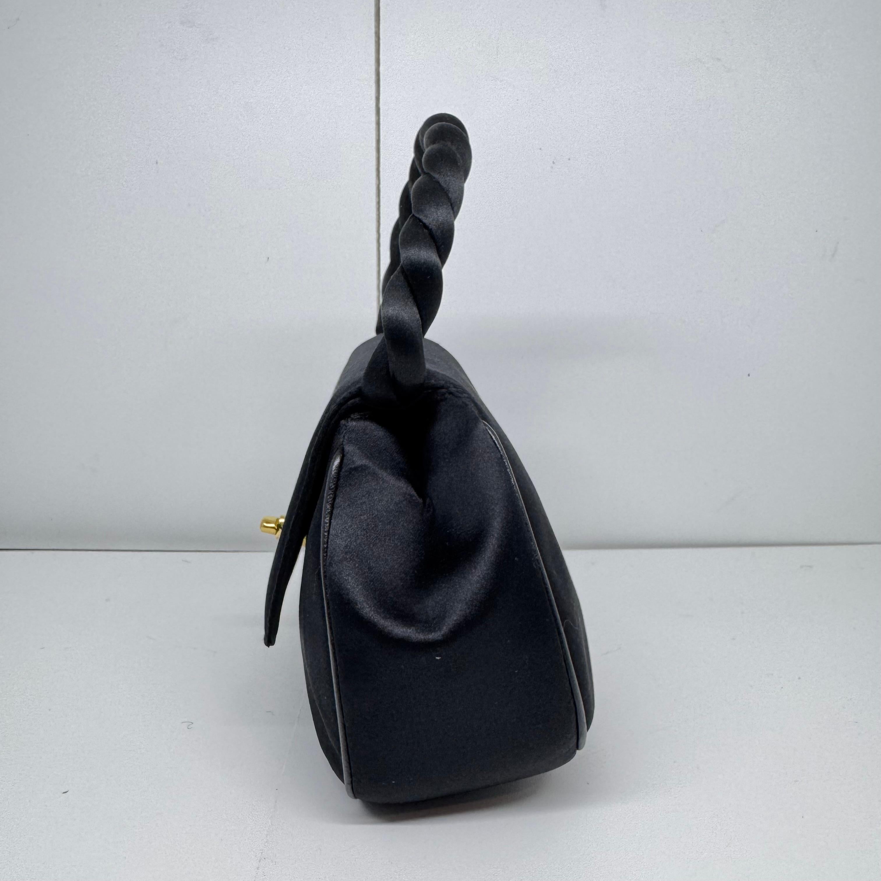 Vintage 1990 Chanel Mini sac à main en satin noir avec poignée tournante en vente 6