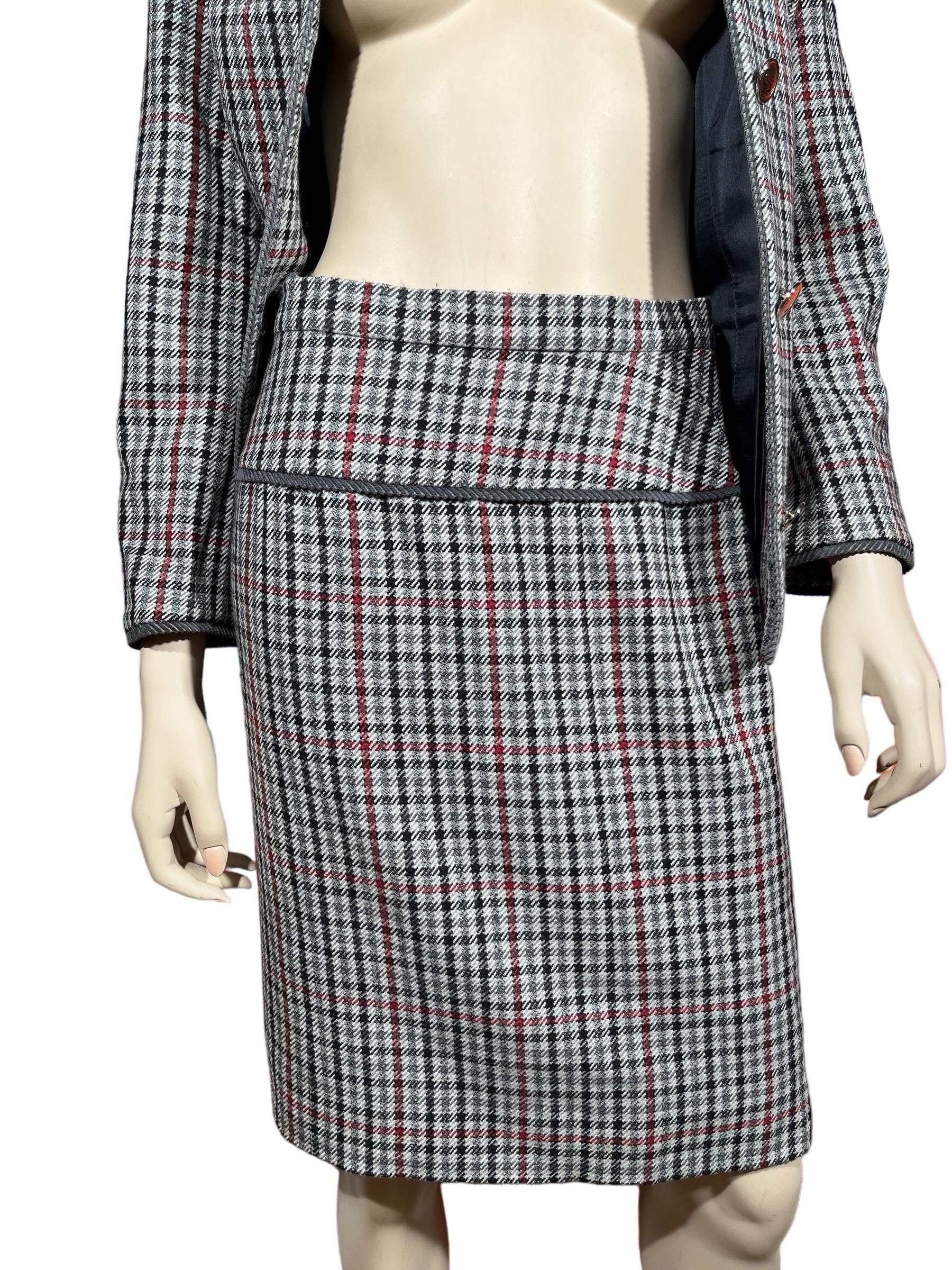 Vintage 1990’s Chanel Boutique Gray Plaid Wool Suit Set  For Sale 6