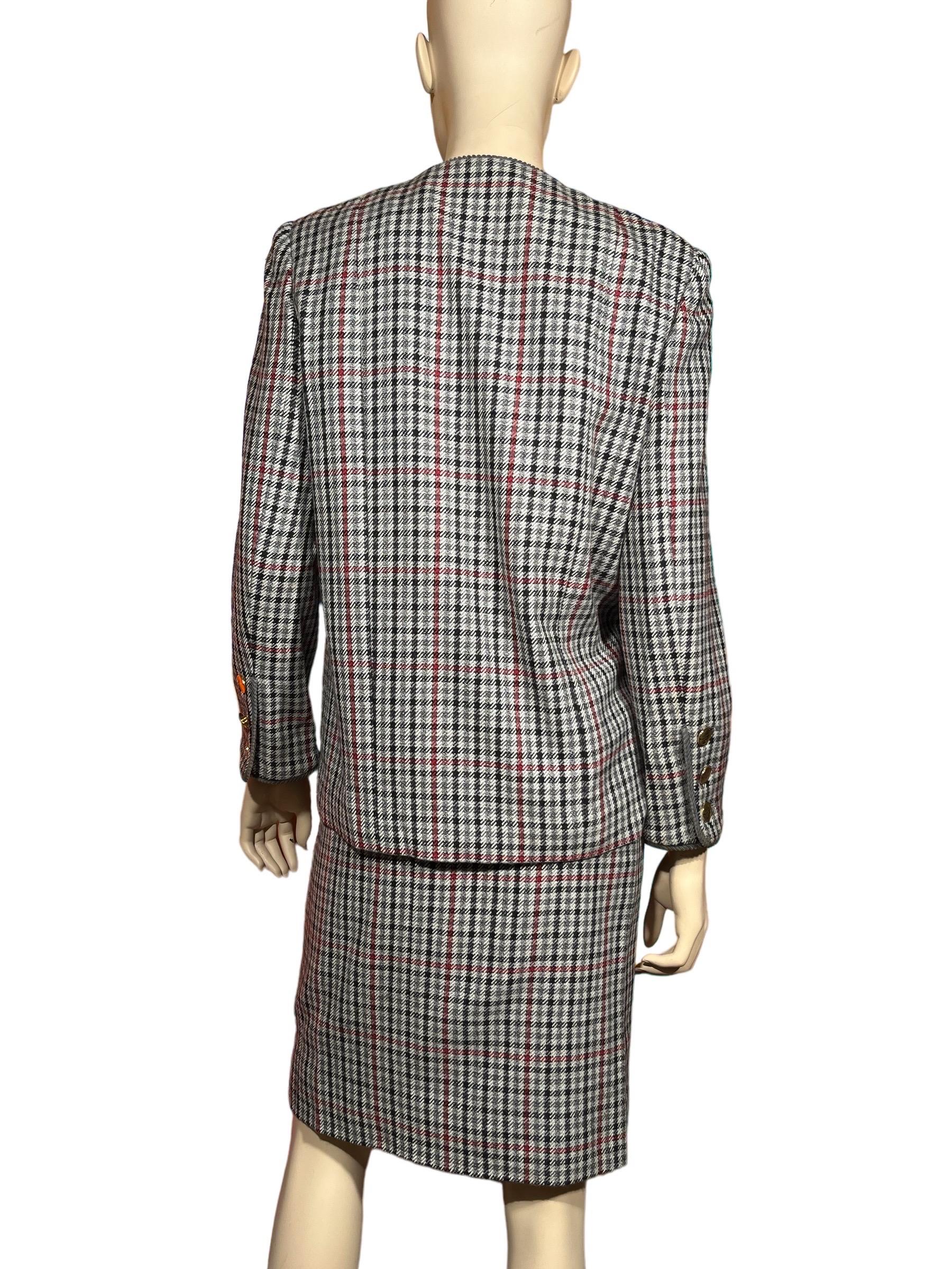 Vintage 1990’s Chanel Boutique Gray Plaid Wool Suit Set  For Sale 8