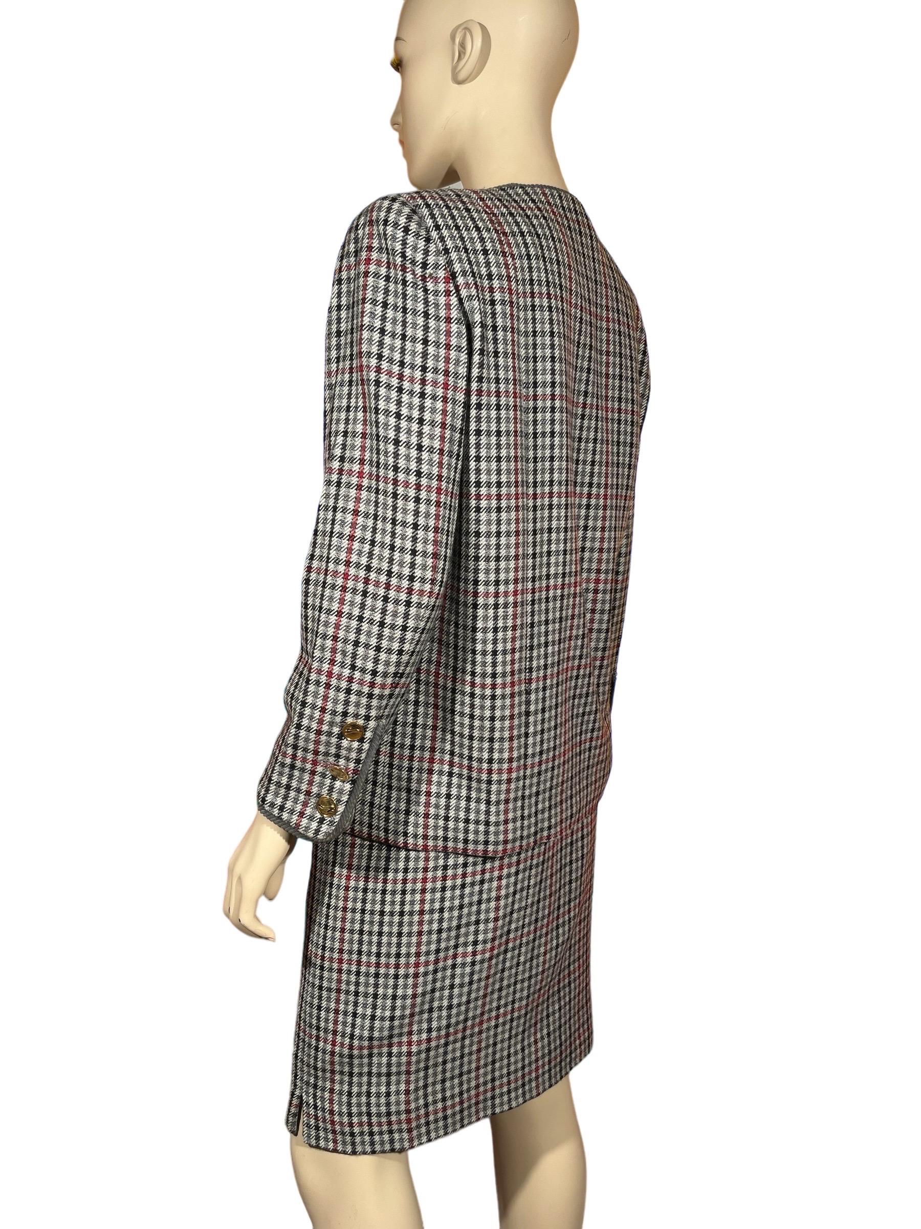 Vintage 1990’s Chanel Boutique Gray Plaid Wool Suit Set  For Sale 2