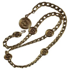 Cinturón vintage Chanel con medallón de cadena de los años 90