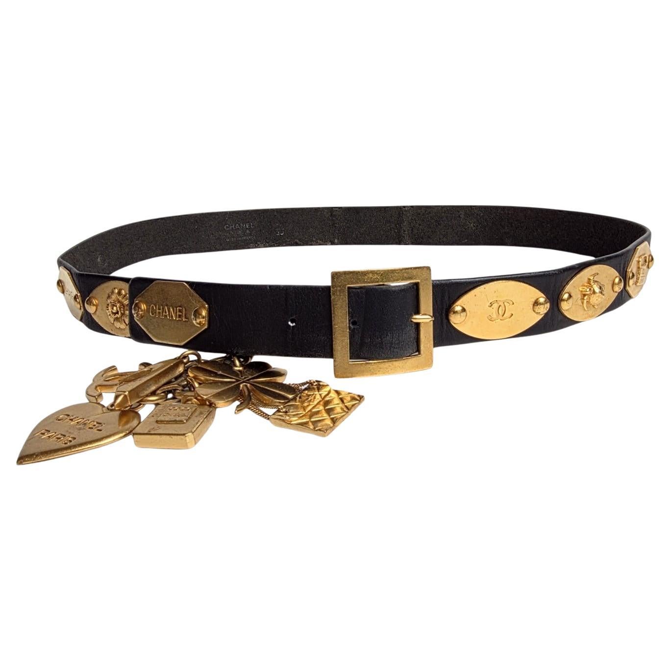 Cinturón de piel con encanto Chanel vintage años 90