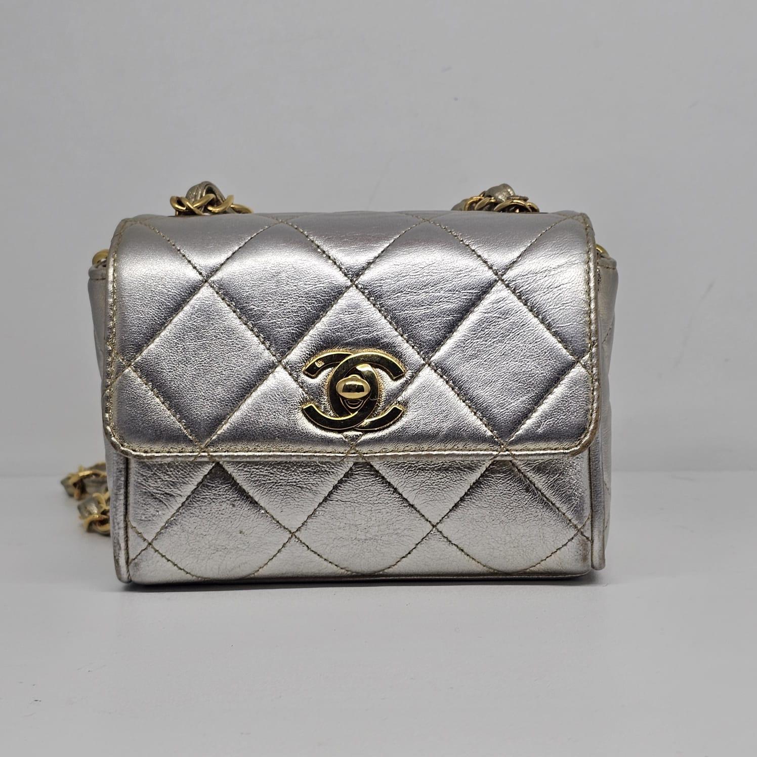 Vintage 1990s Chanel Extra Mini Silver Metallic Flap Bag. In Good Condition In Jakarta, Daerah Khusus Ibukota Jakarta