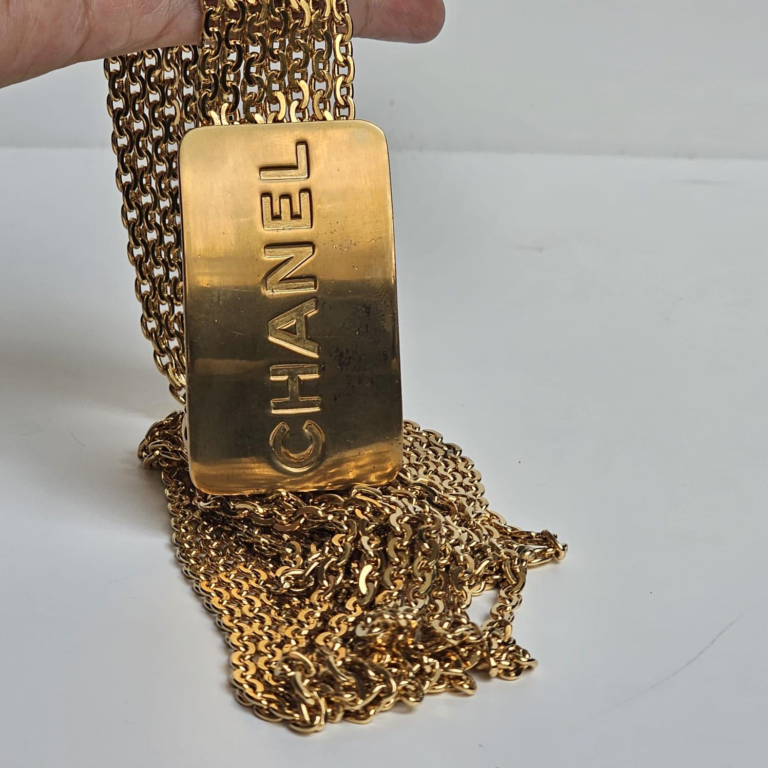 Vintage 1990s Chanel Gold Buckle Chain Layered Belt In Good Condition For Sale In Jakarta, Daerah Khusus Ibukota Jakarta